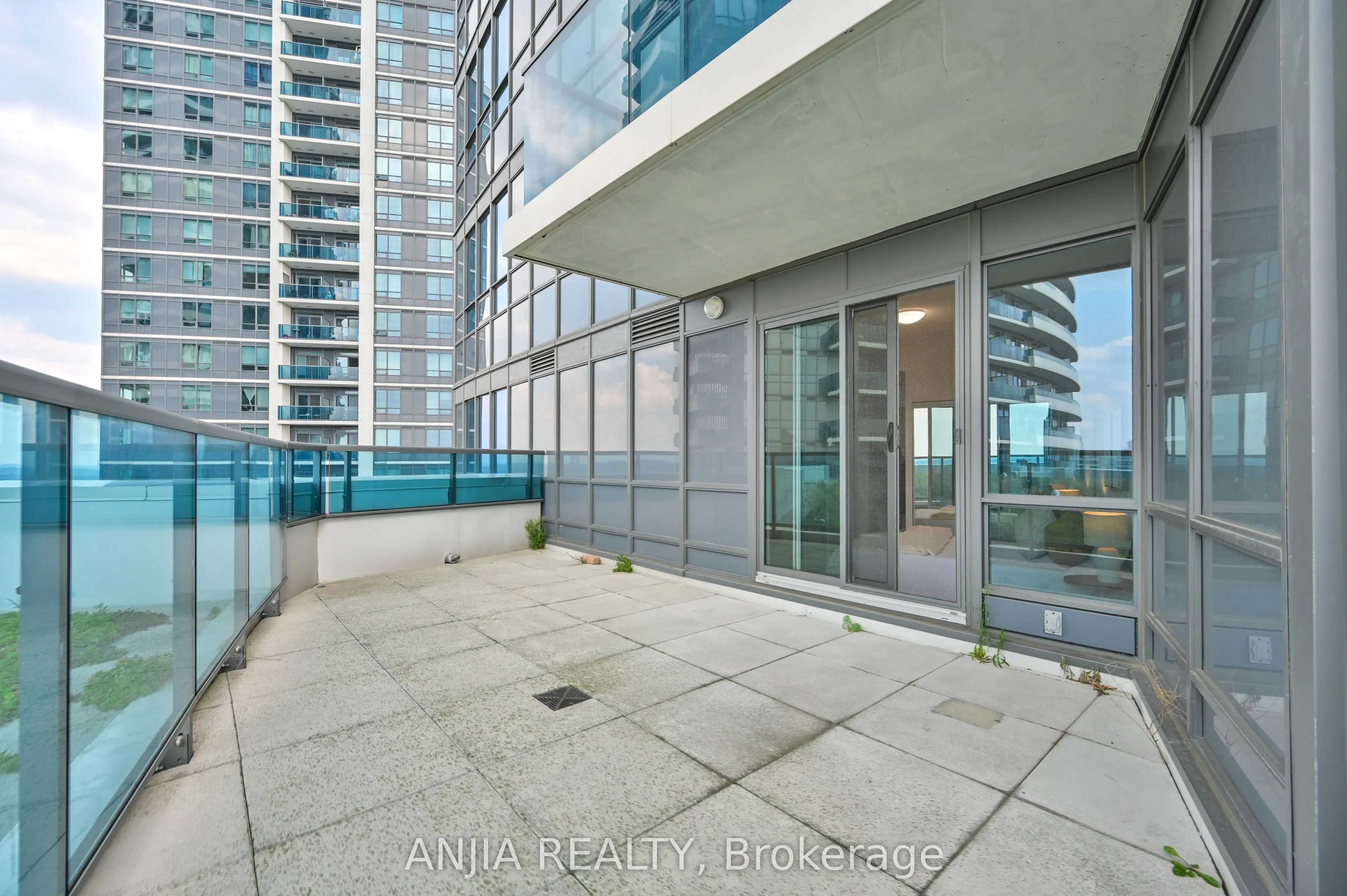 7161 Yonge Street, #1032