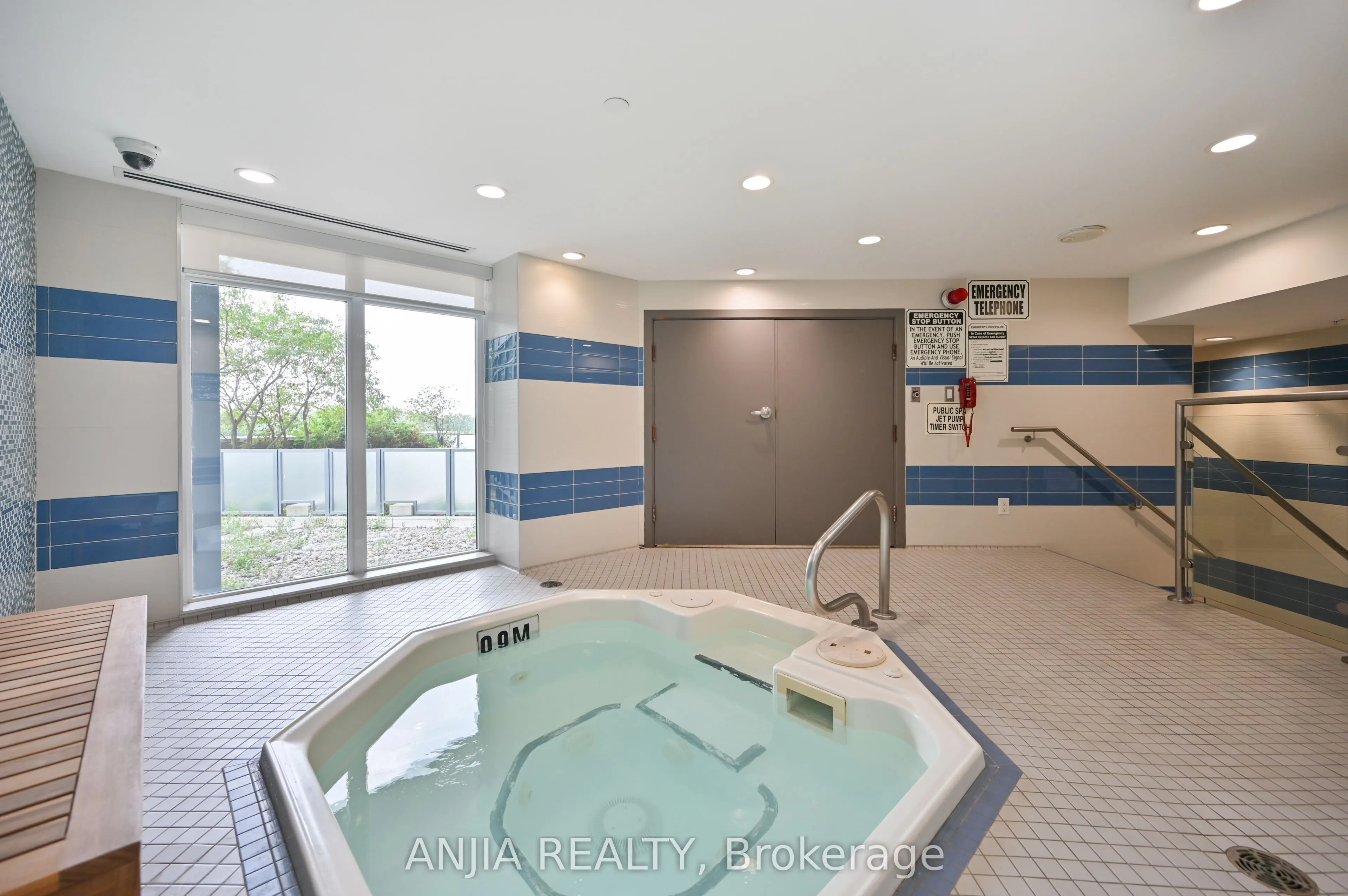 7161 Yonge Street, #1032