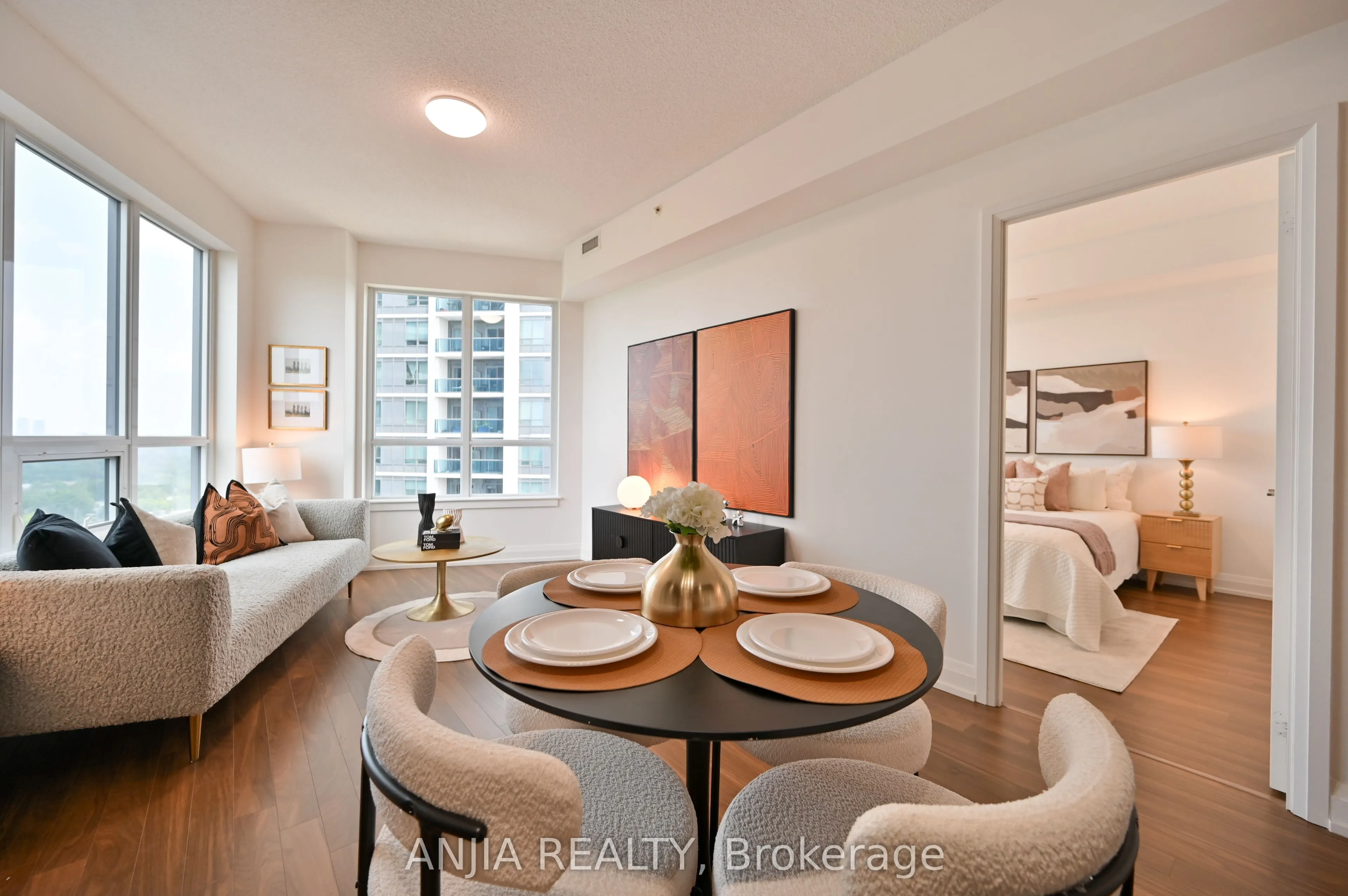 7161 Yonge Street, #1032