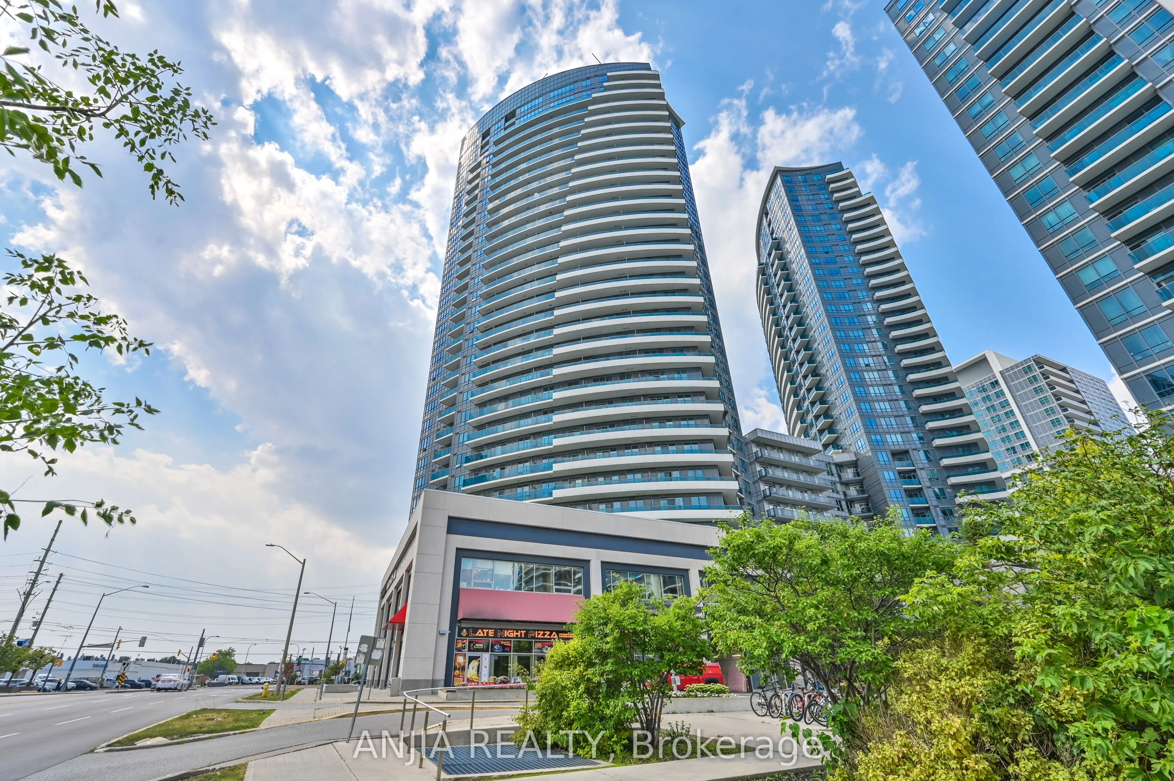 7161 Yonge Street, #1032