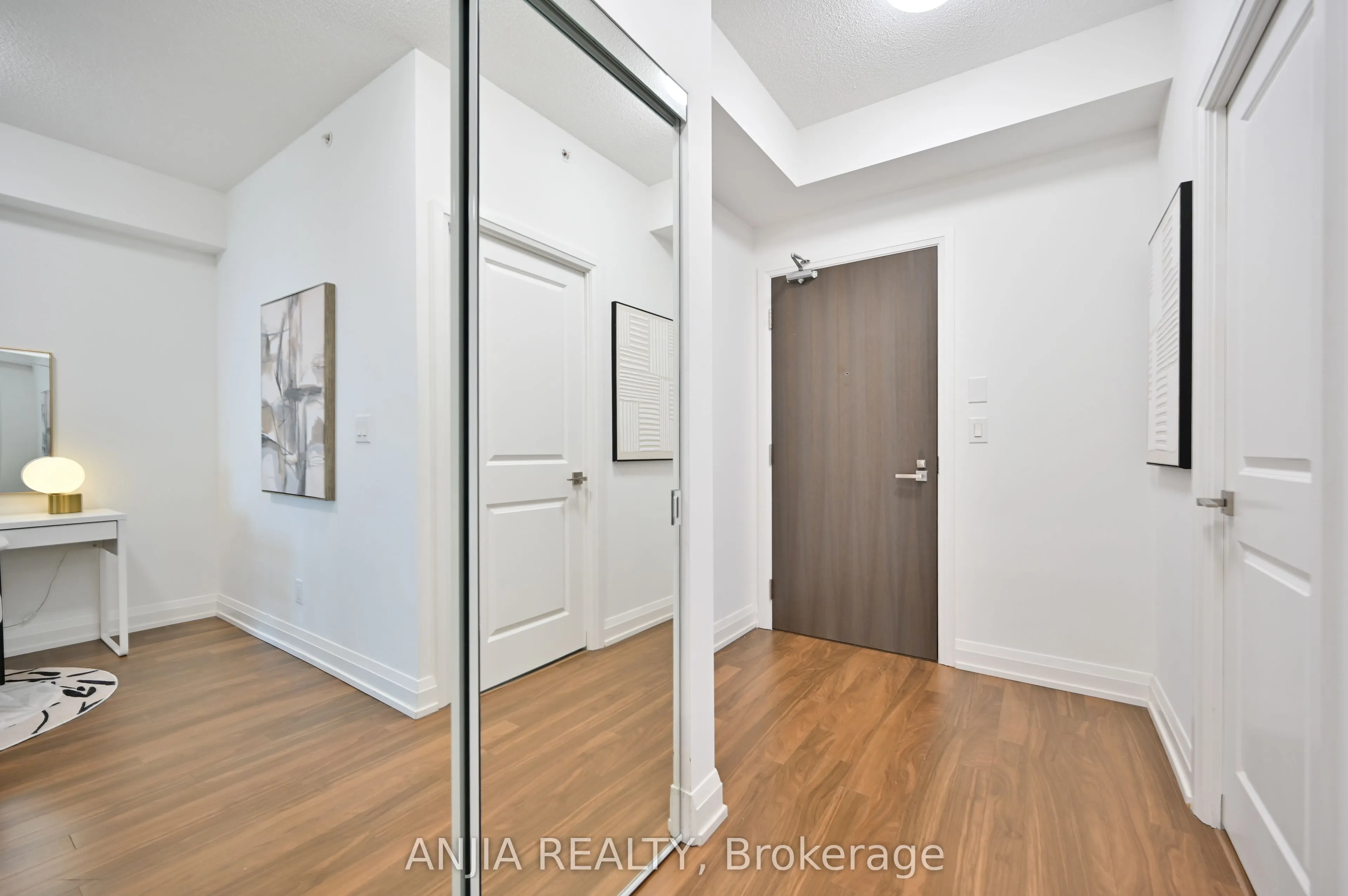 7161 Yonge Street, #1032