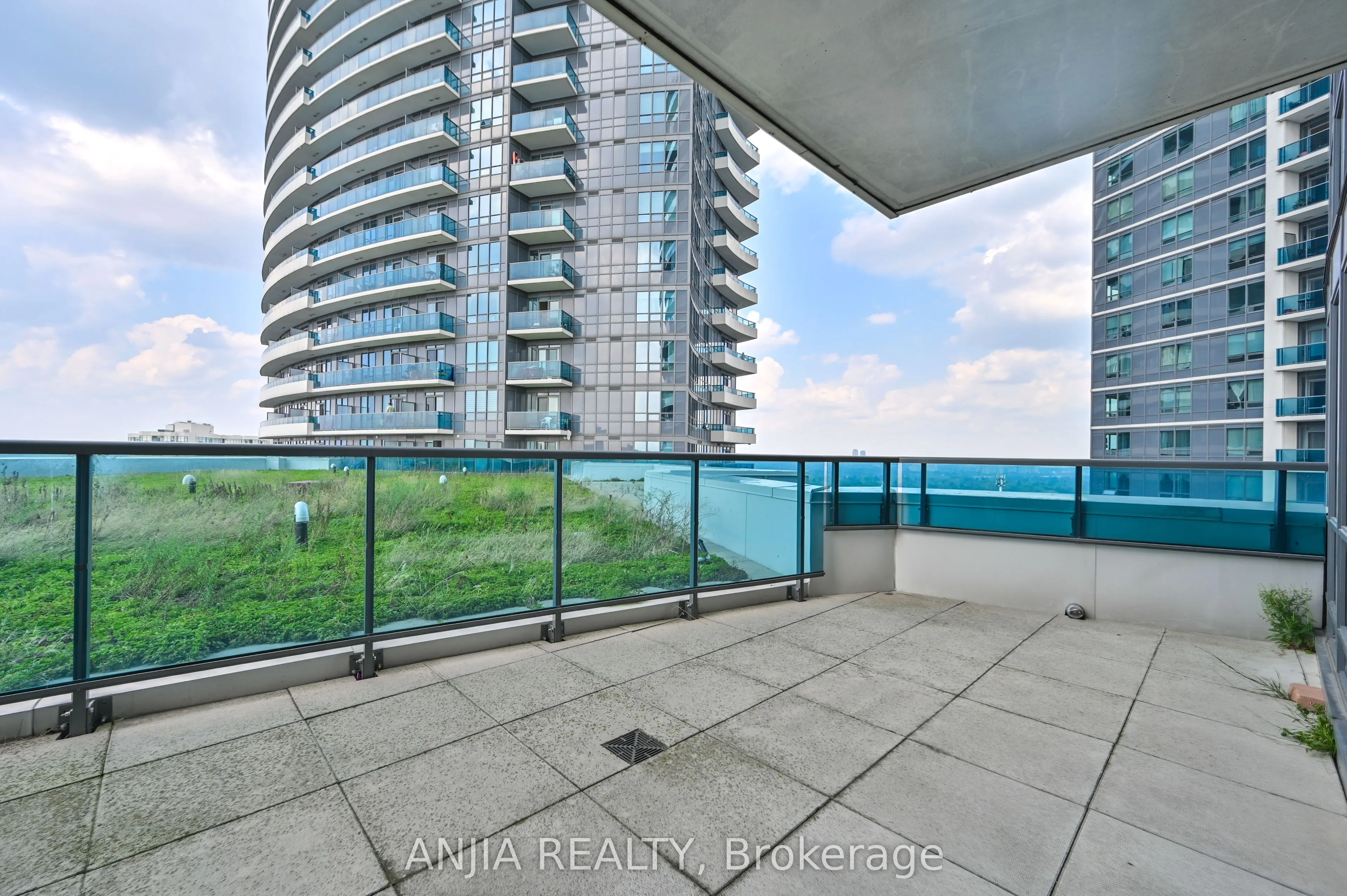 7161 Yonge Street, #1032