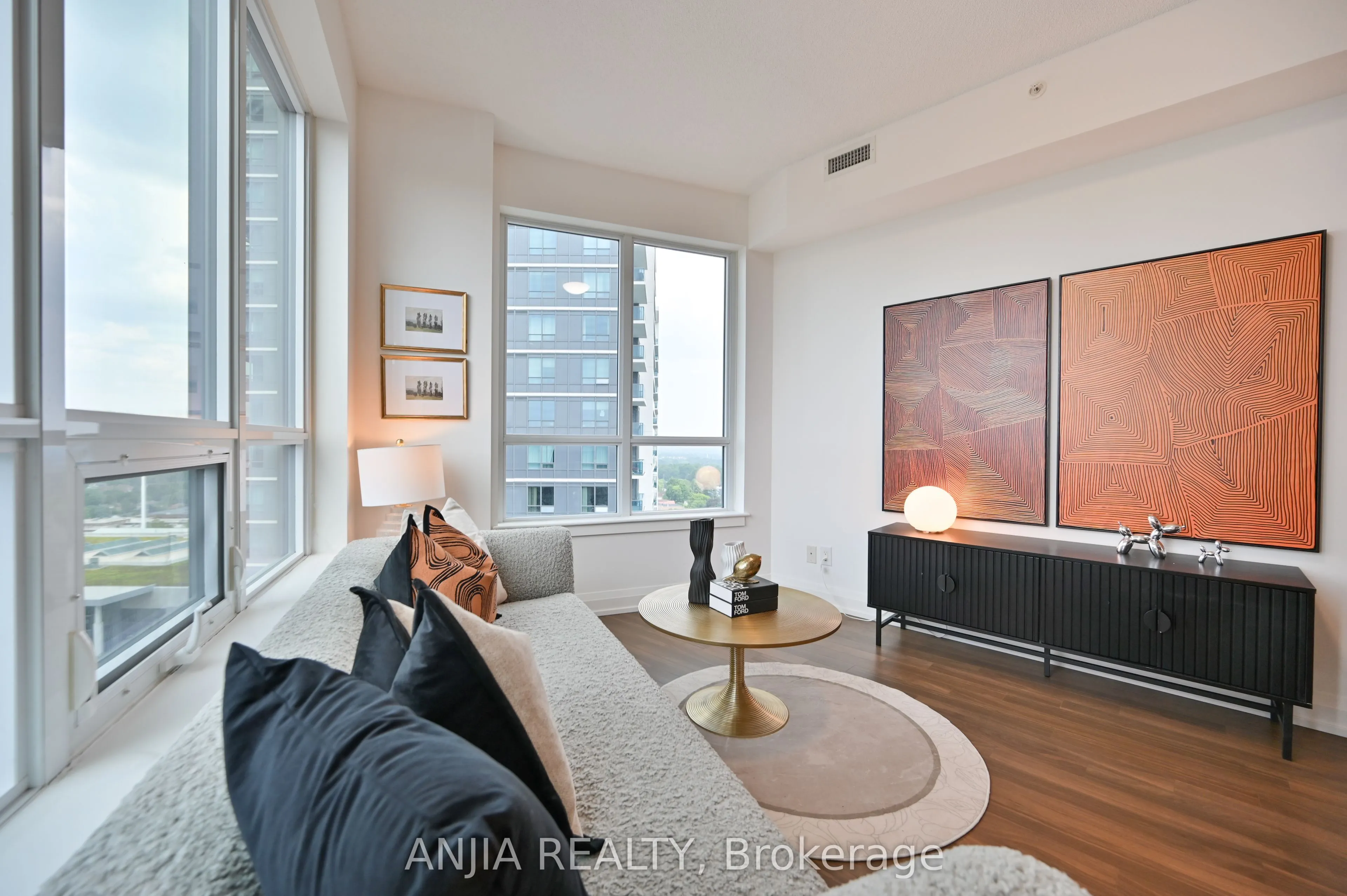 7161 Yonge Street, #1032