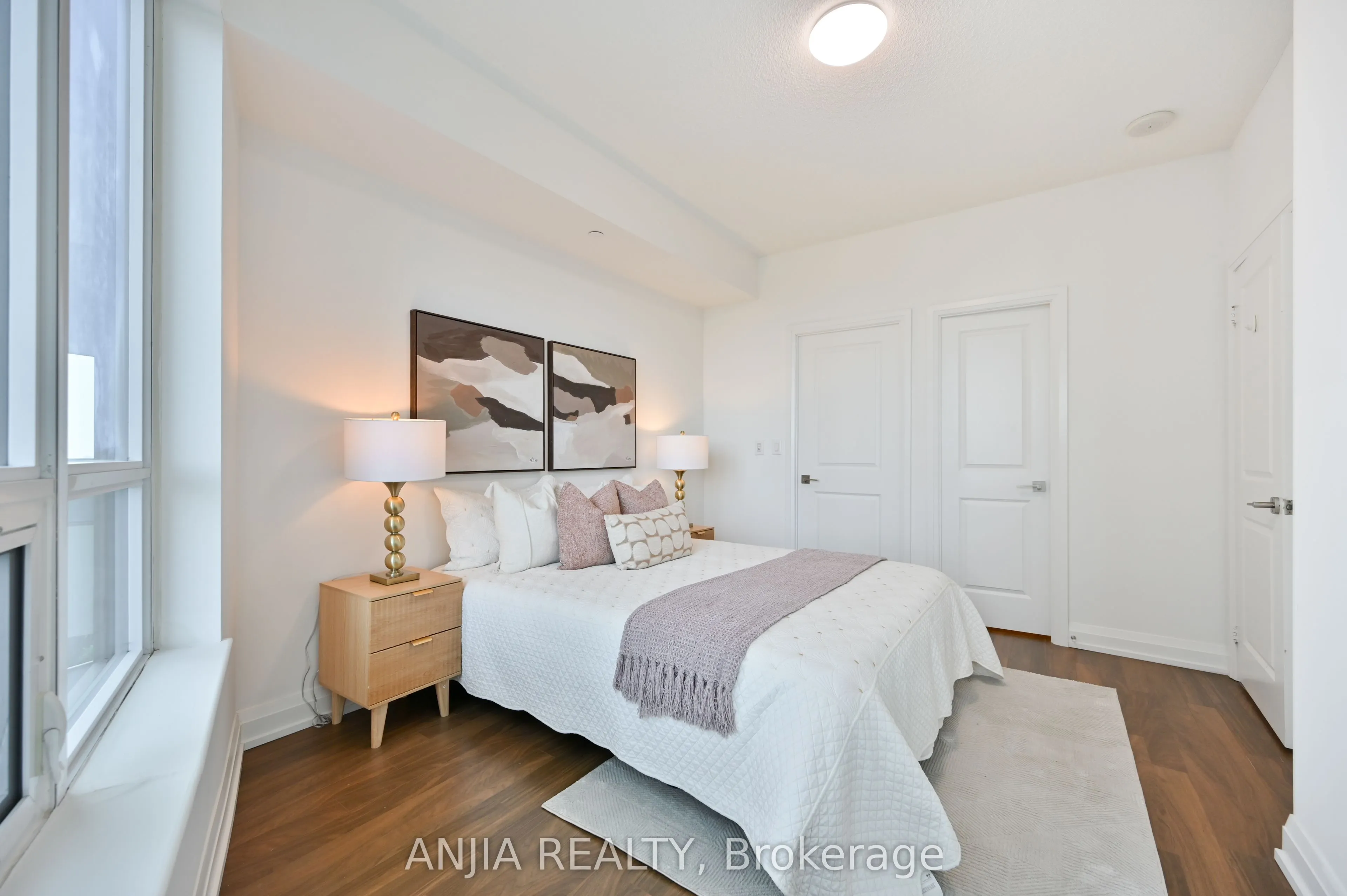 7161 Yonge Street, #1032