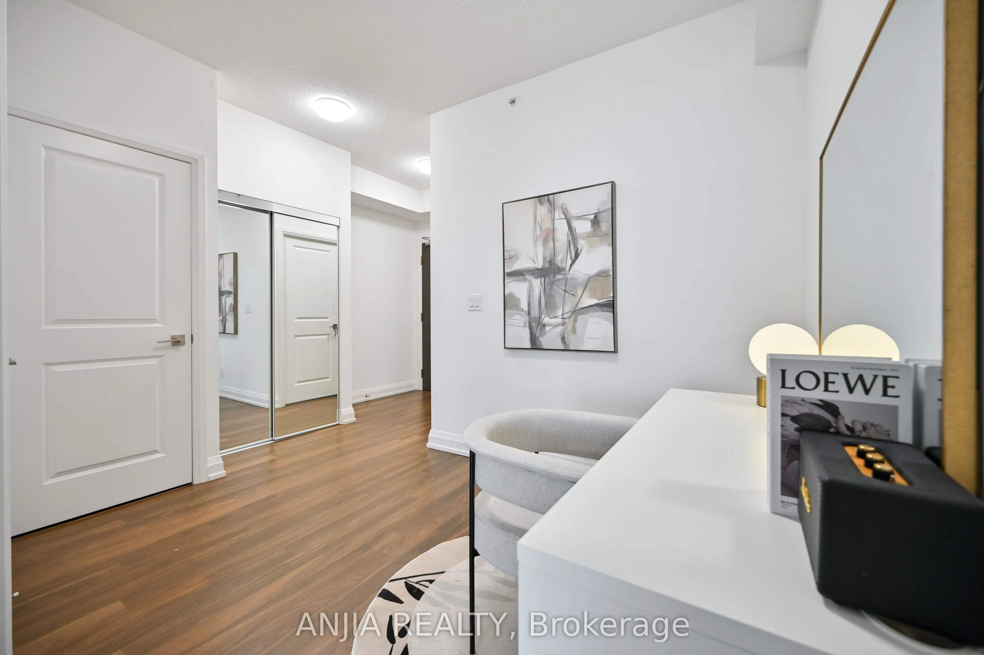 7161 Yonge Street, #1032