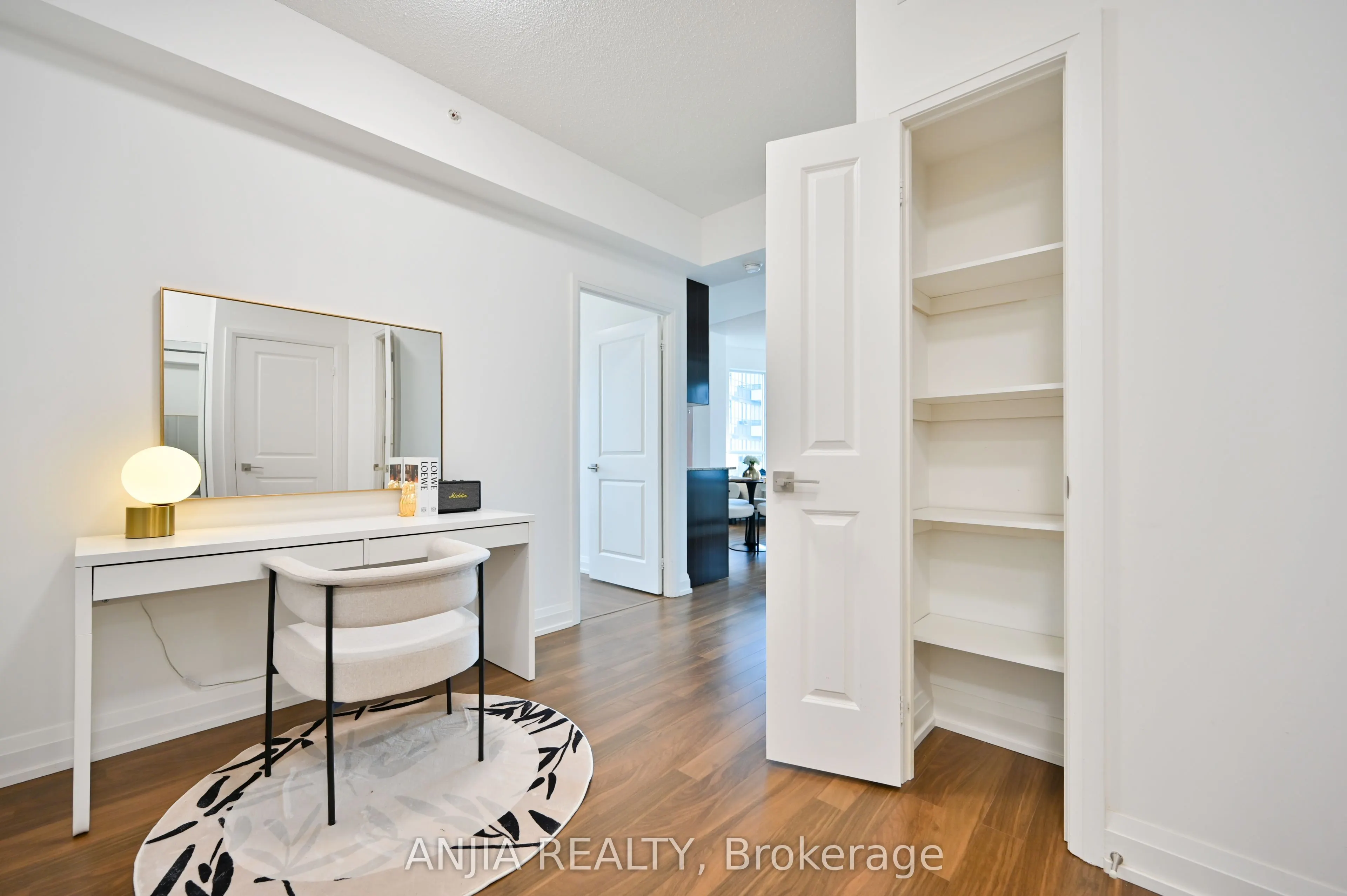 7161 Yonge Street, #1032