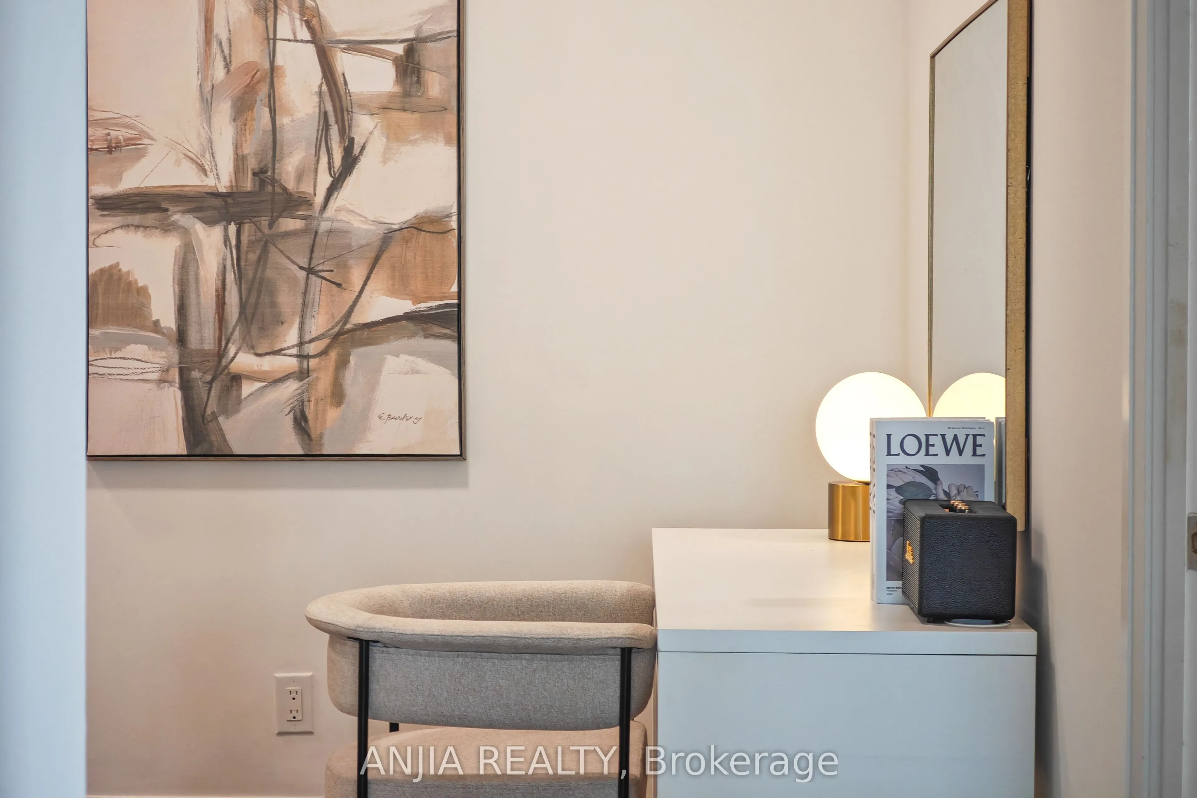 7161 Yonge Street, #1032
