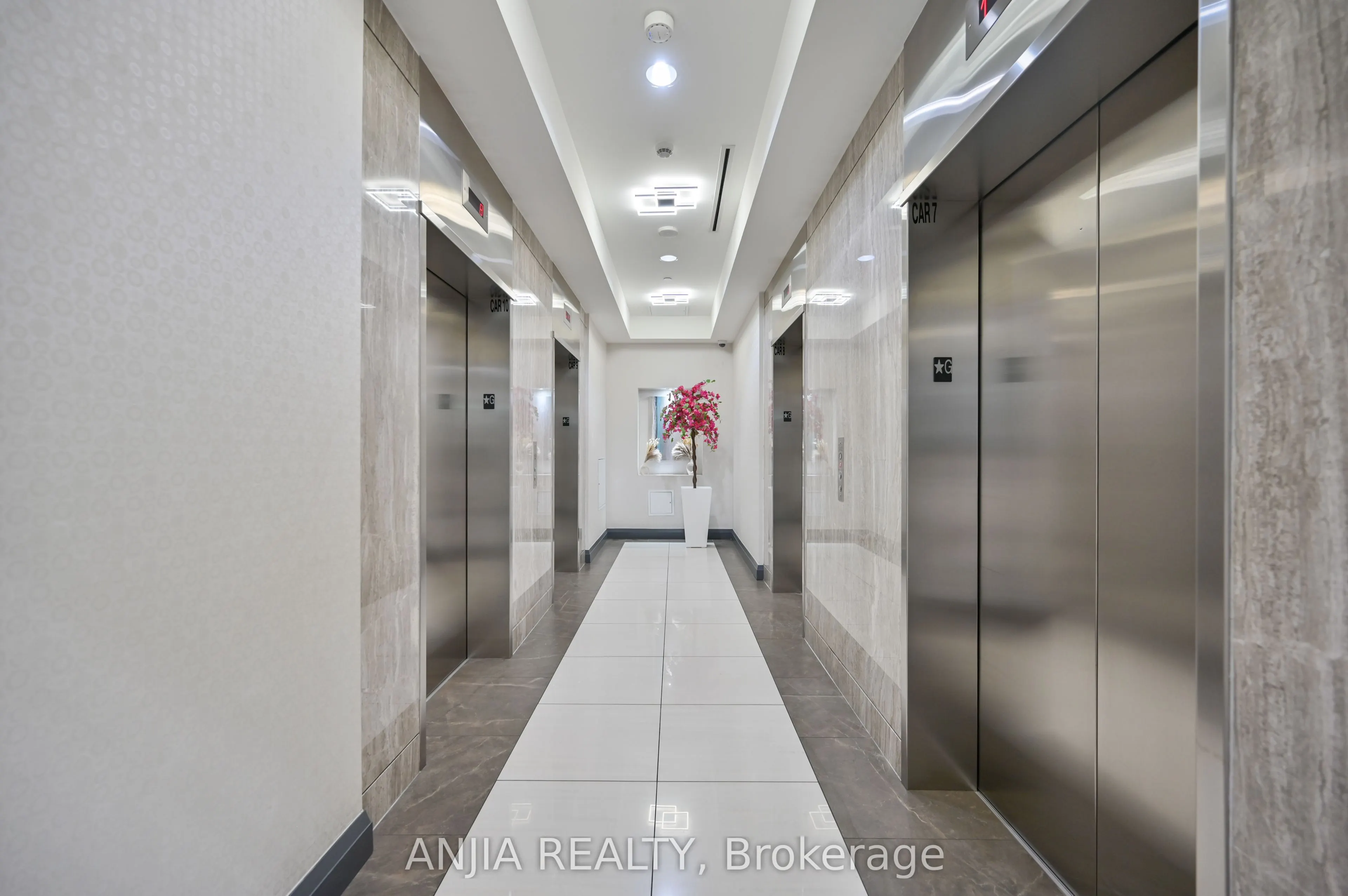 7161 Yonge Street, #1032