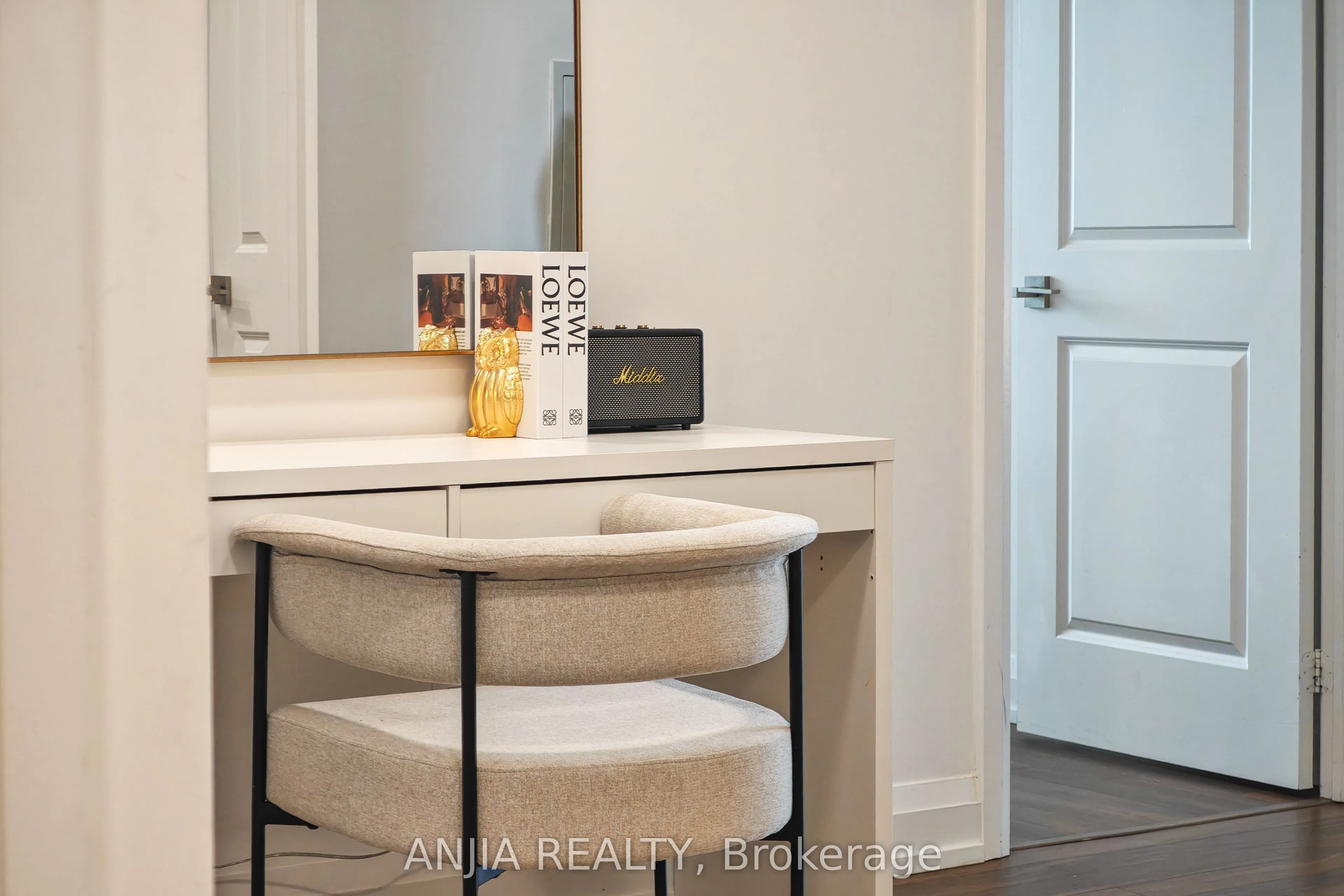 7161 Yonge Street, #1032