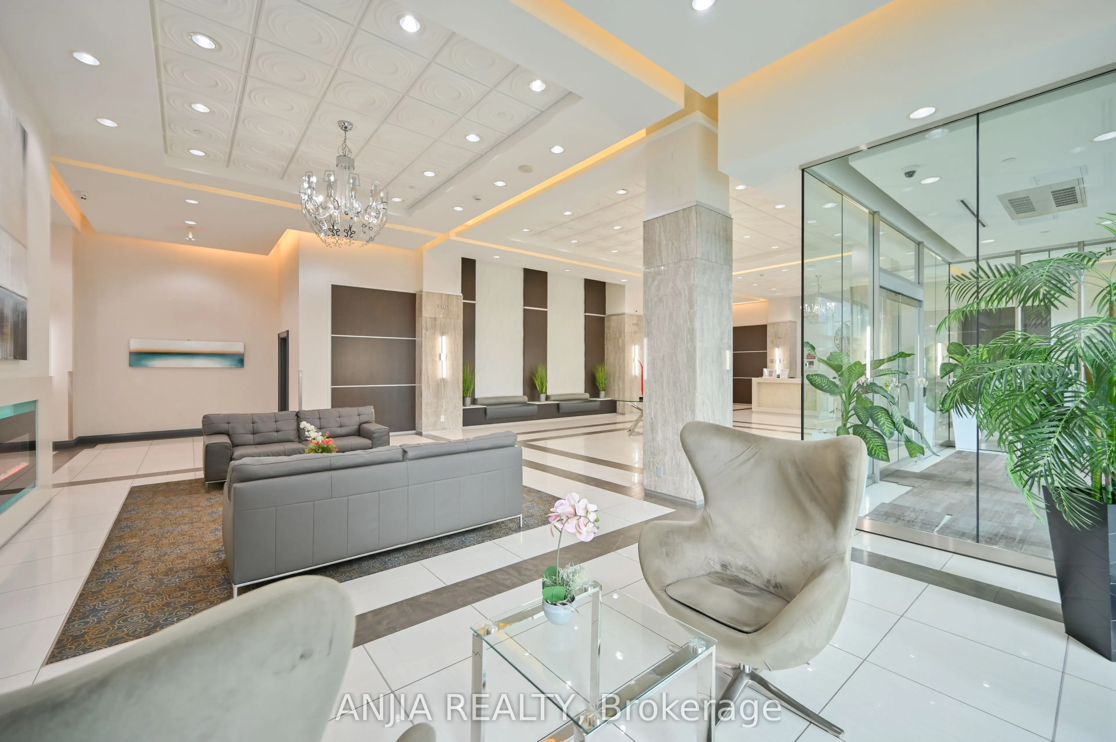 7161 Yonge Street, #1032