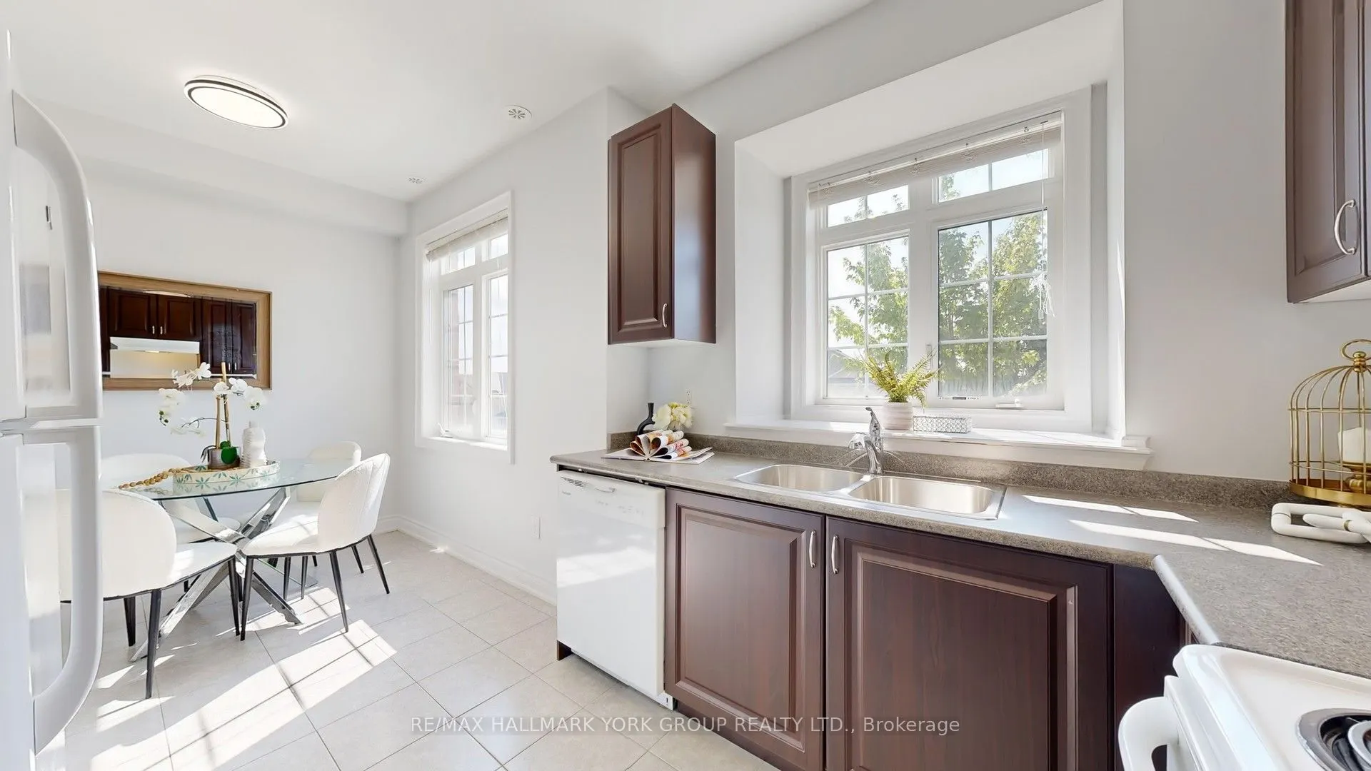 6 Roy Grove Way, #40