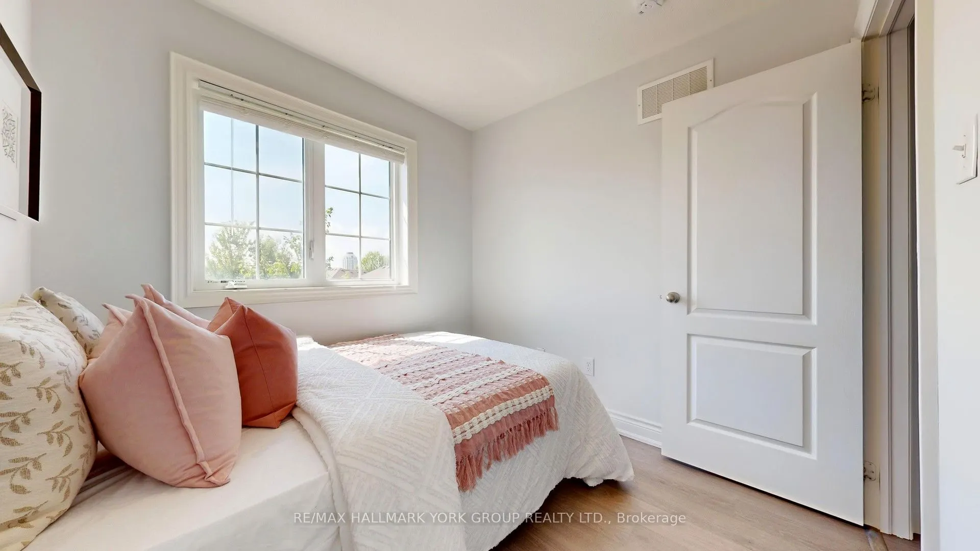 6 Roy Grove Way, #40