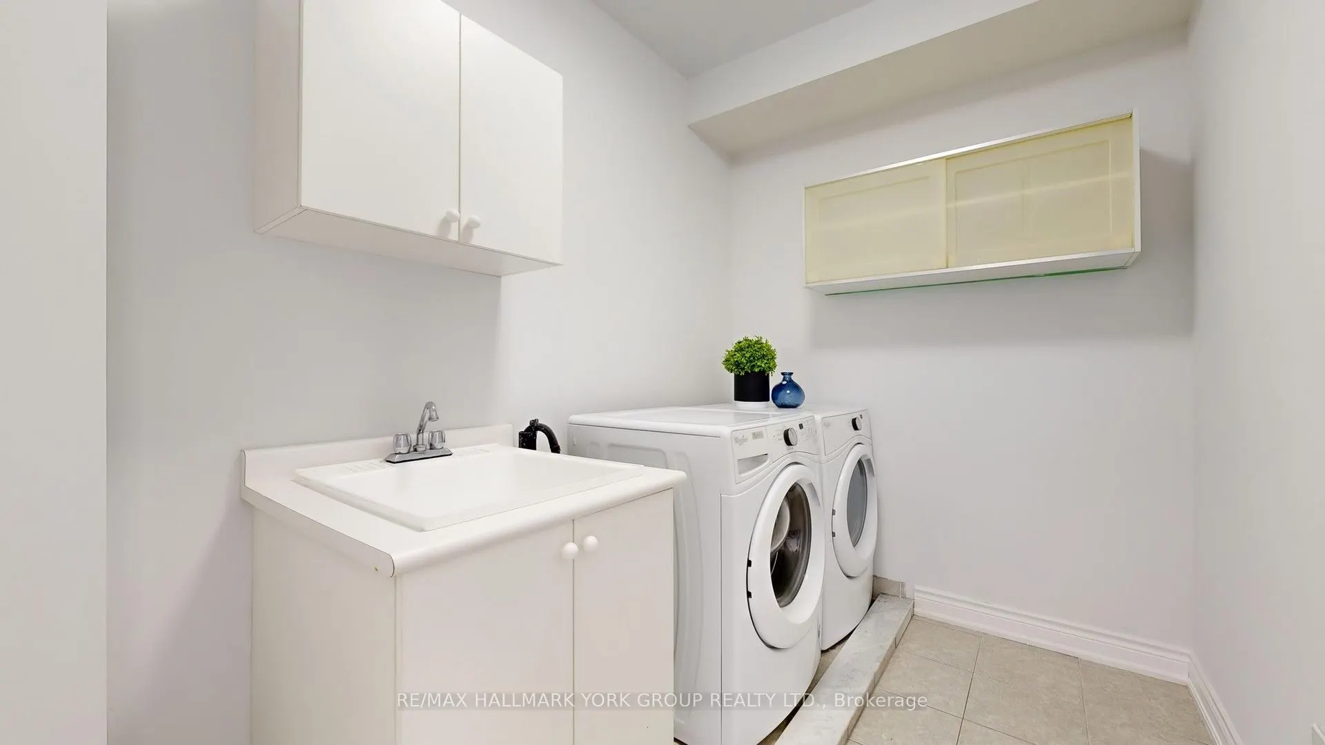 6 Roy Grove Way, #40