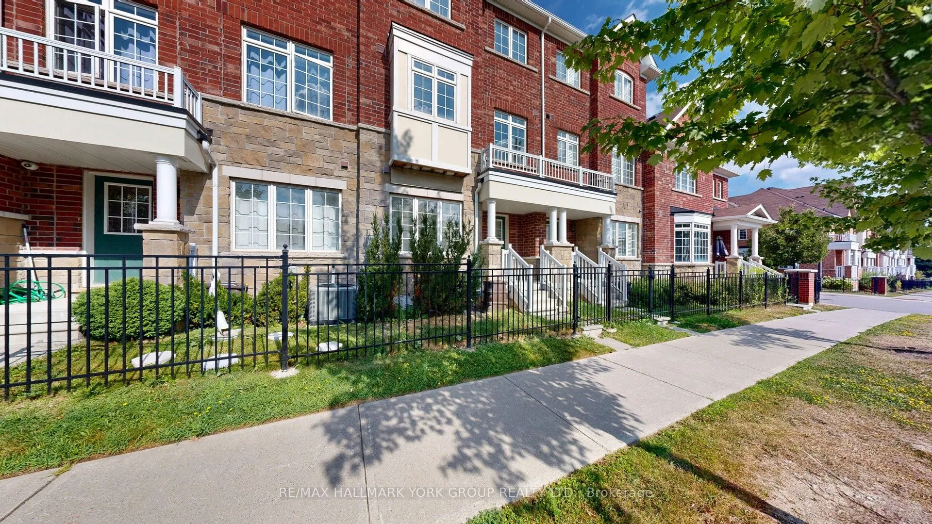 6 Roy Grove Way, #40
