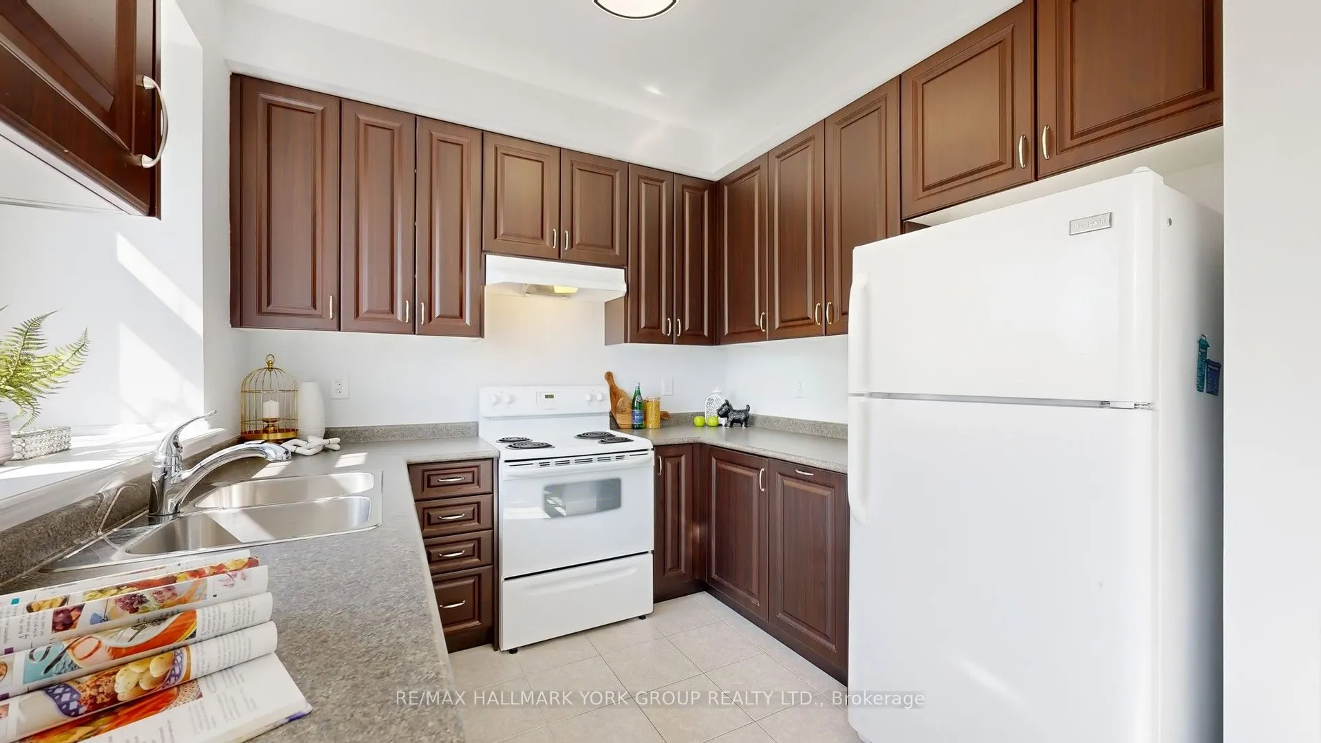 6 Roy Grove Way, #40