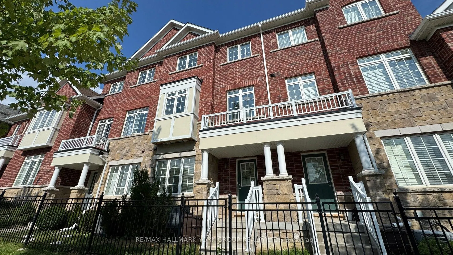6 Roy Grove Way, #40