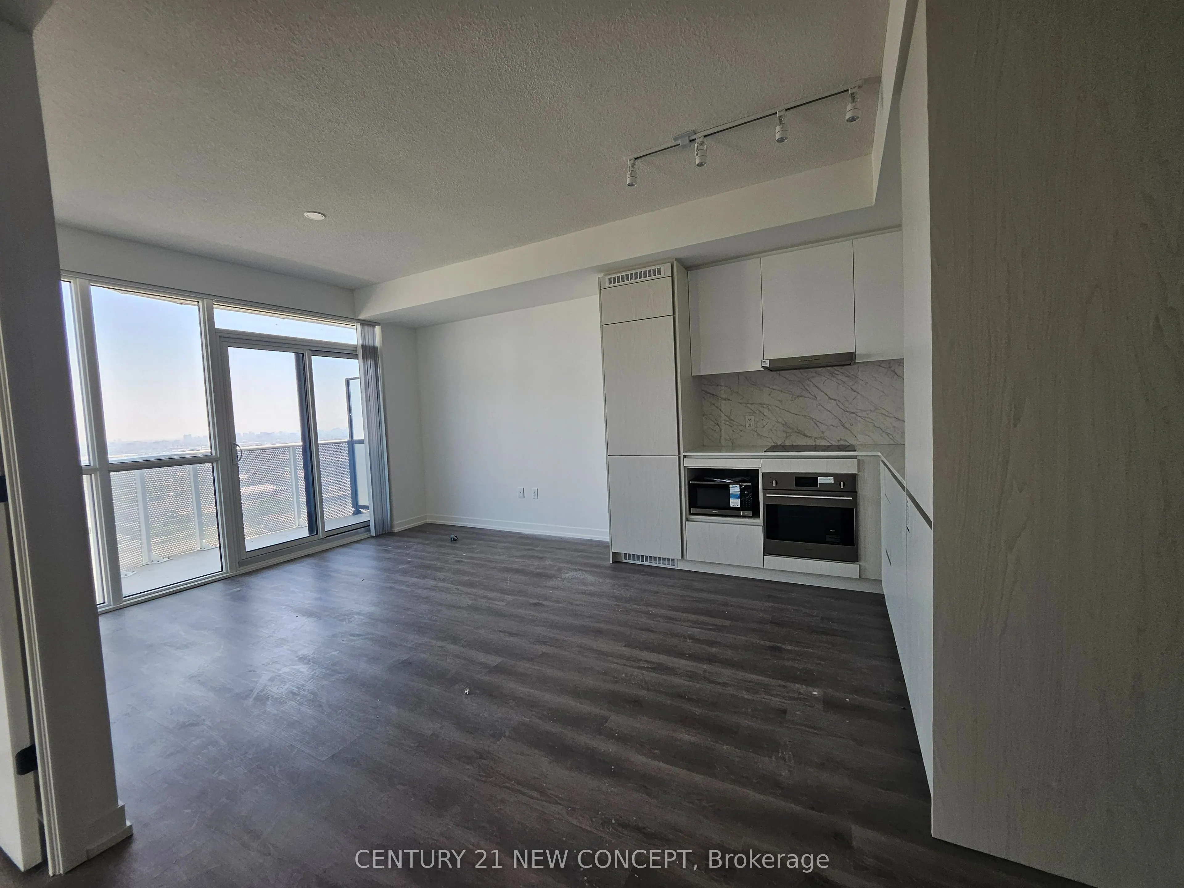 28 Interchange Way, #3605
