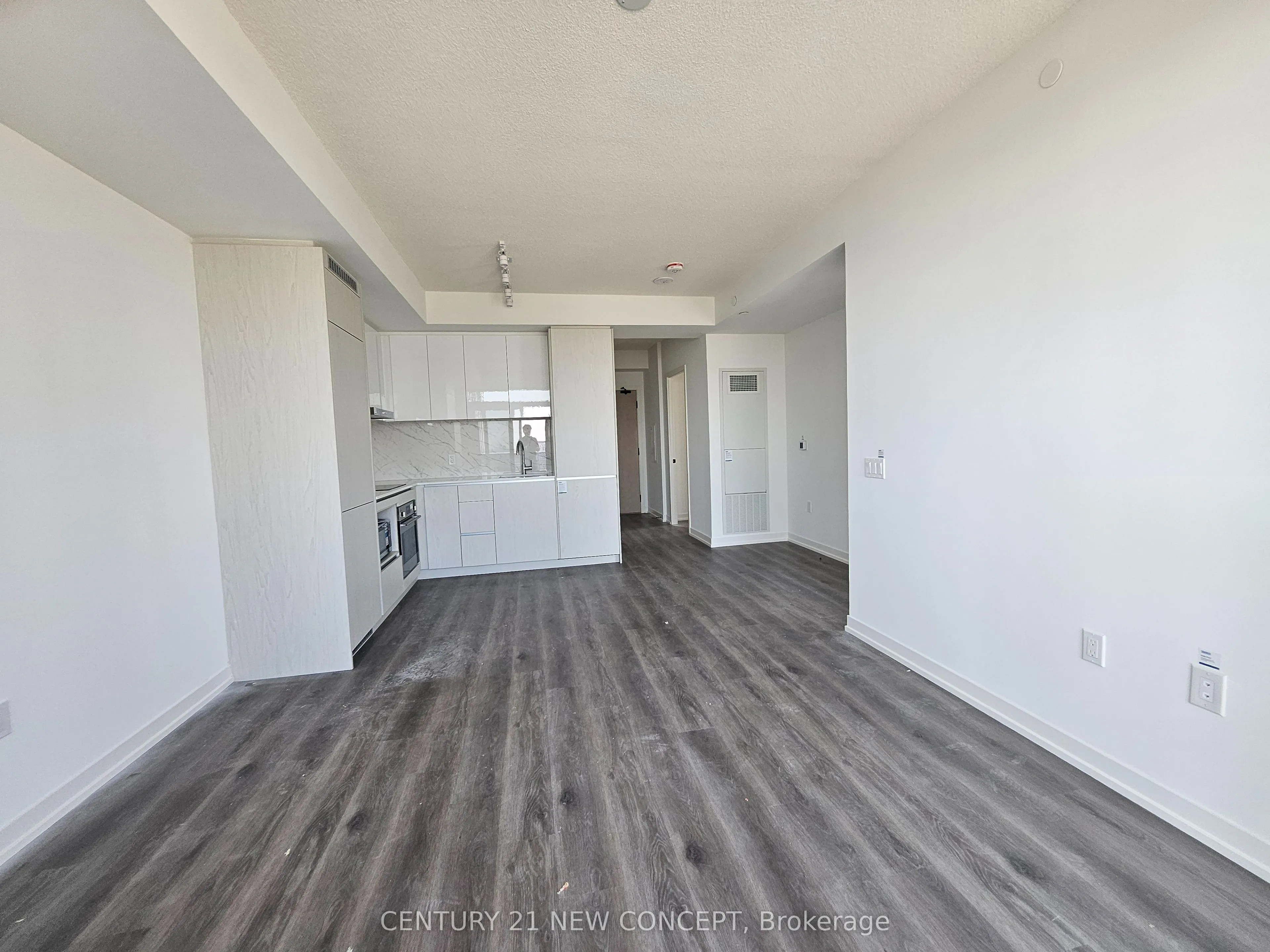 28 Interchange Way, #3605