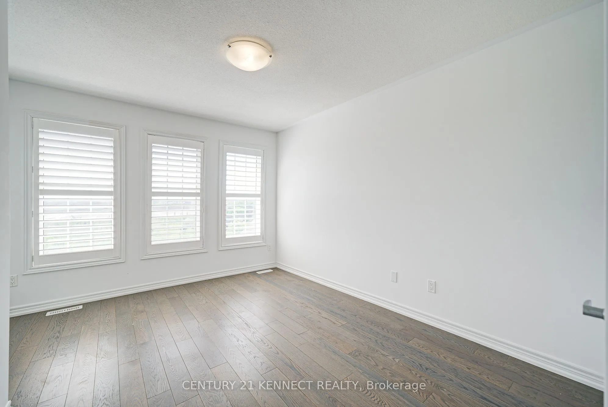10711 Woodbine Avenue