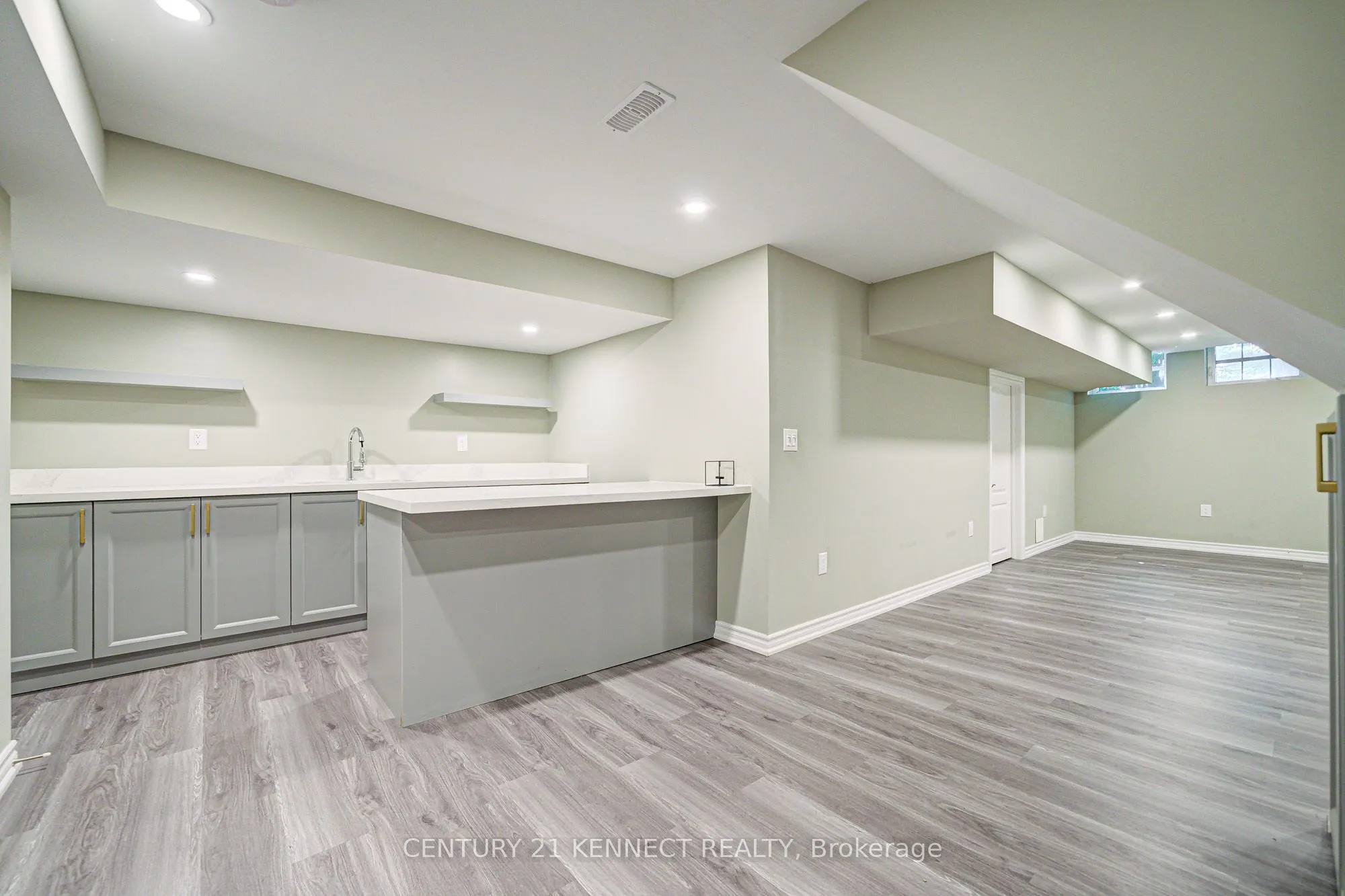 10711 Woodbine Avenue