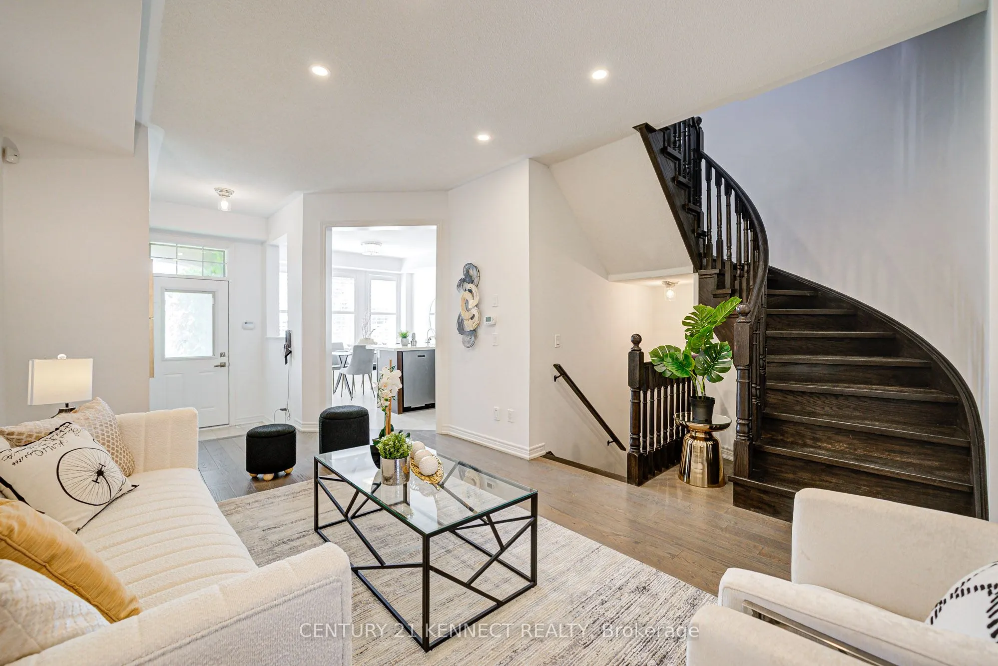 10711 Woodbine Avenue