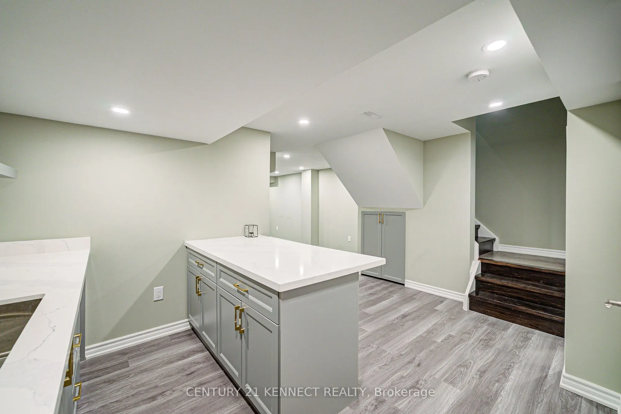 10711 Woodbine Avenue