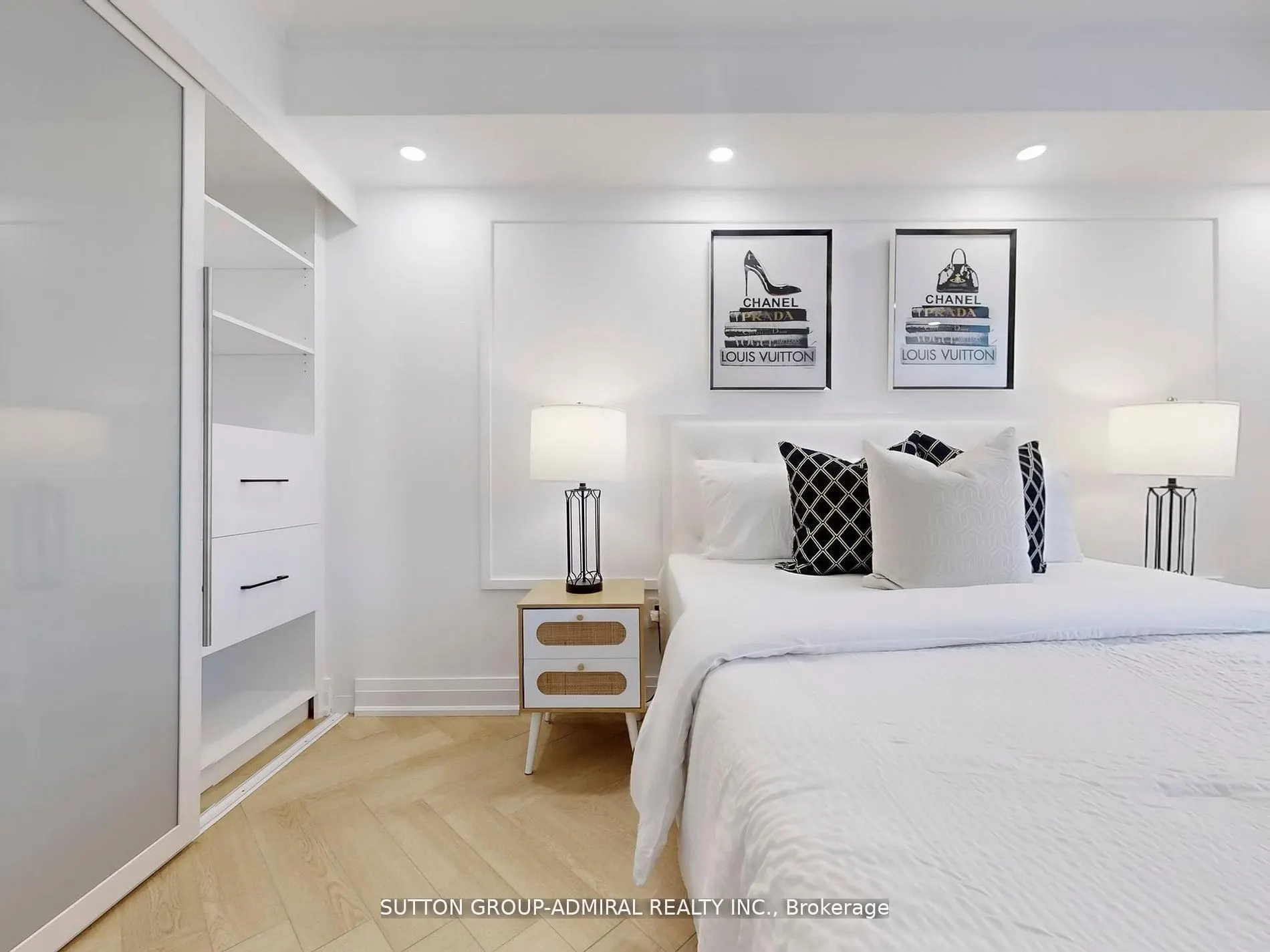 11 Townsgate Drive, #401