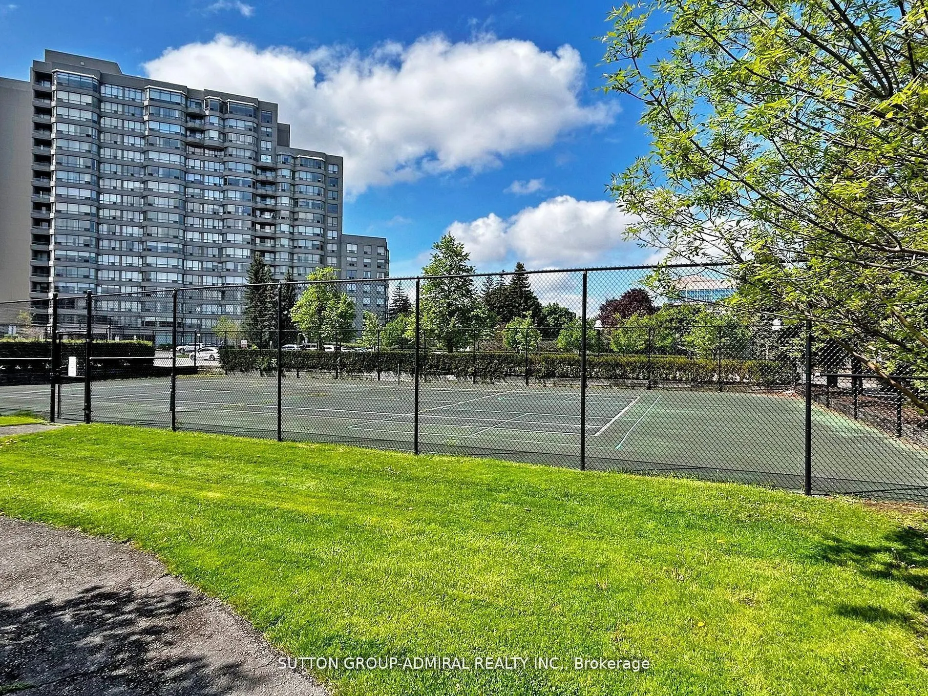 11 Townsgate Drive, #401
