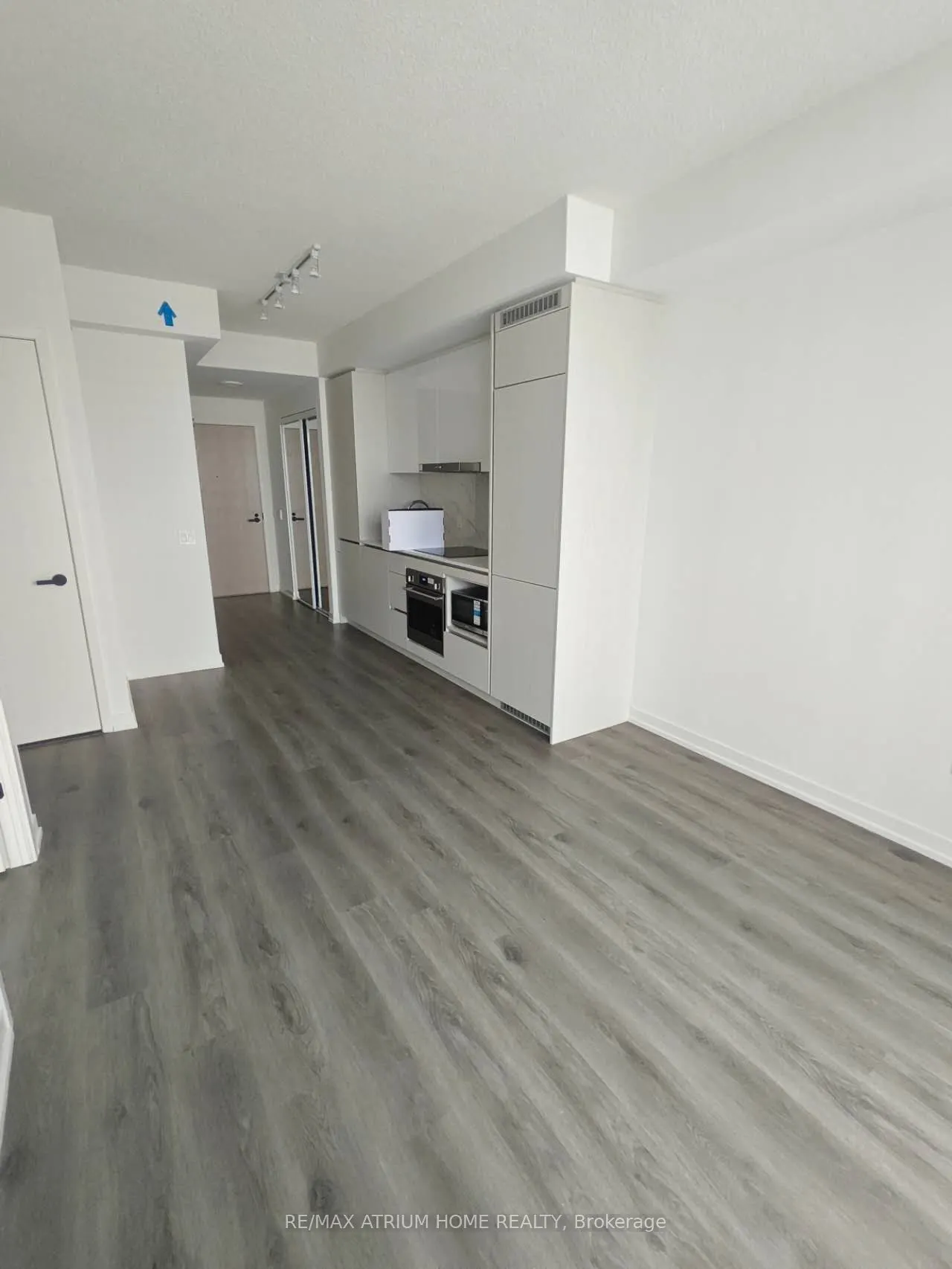 28 Interchange Way, #3016