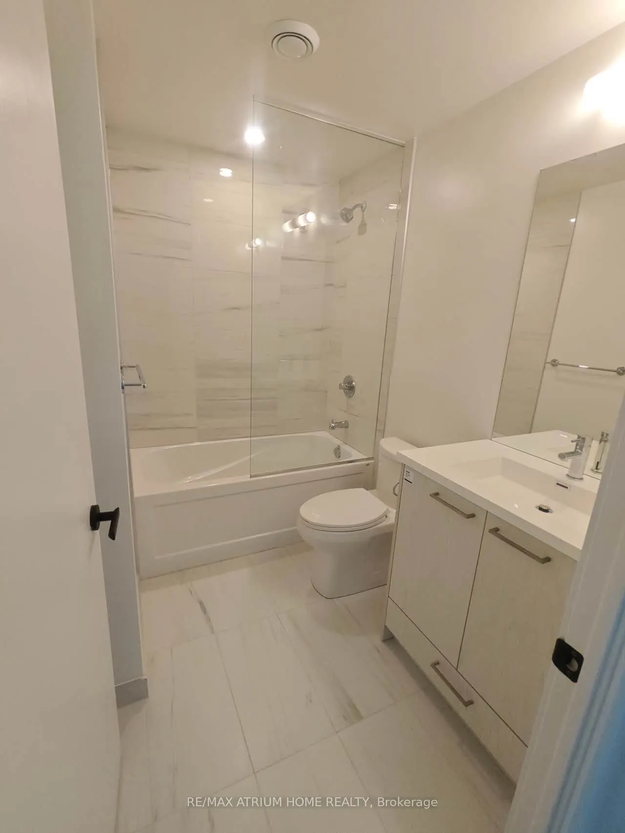 28 Interchange Way, #3016