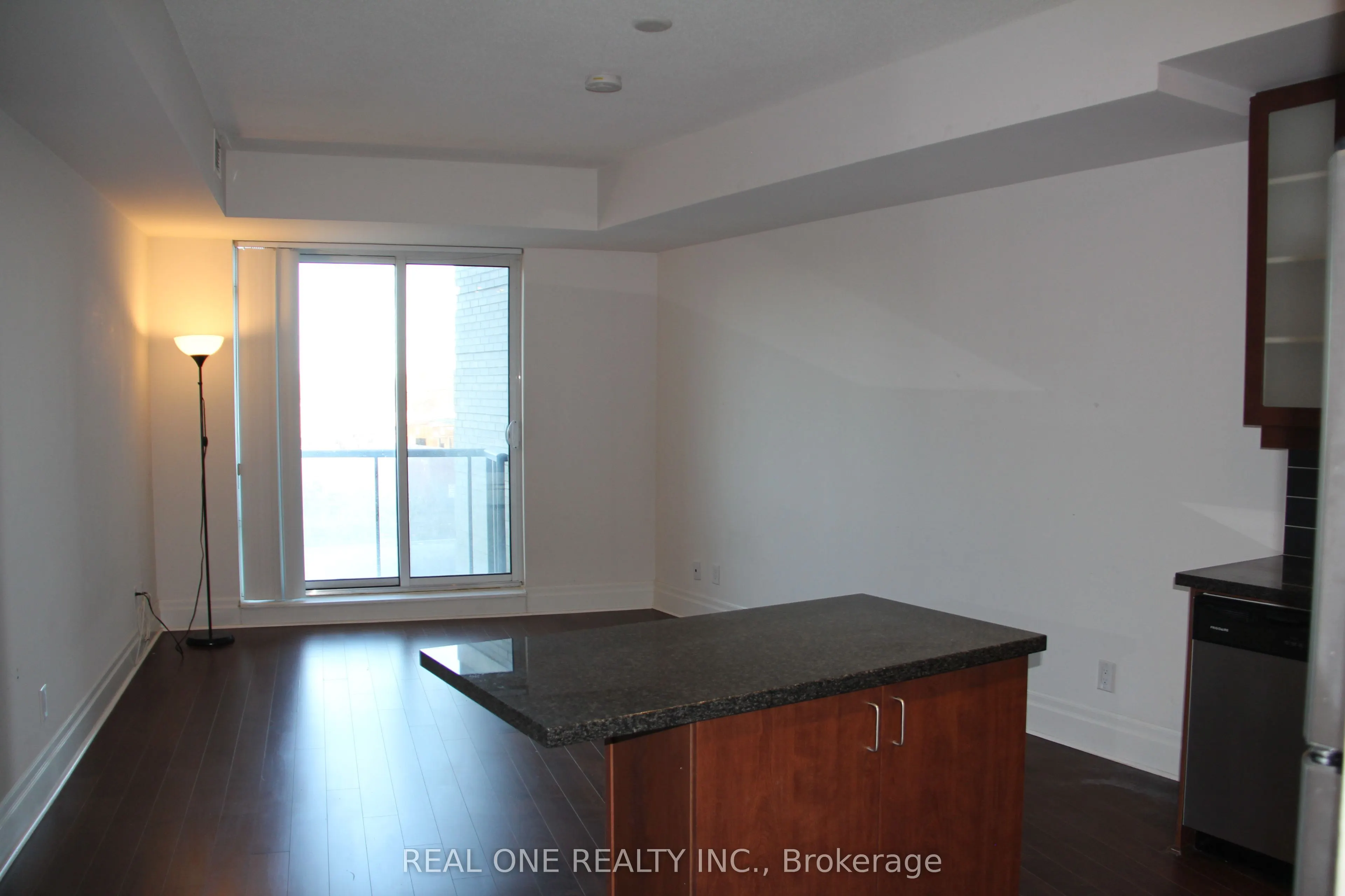 111 Upper Duke Crescent, #210
