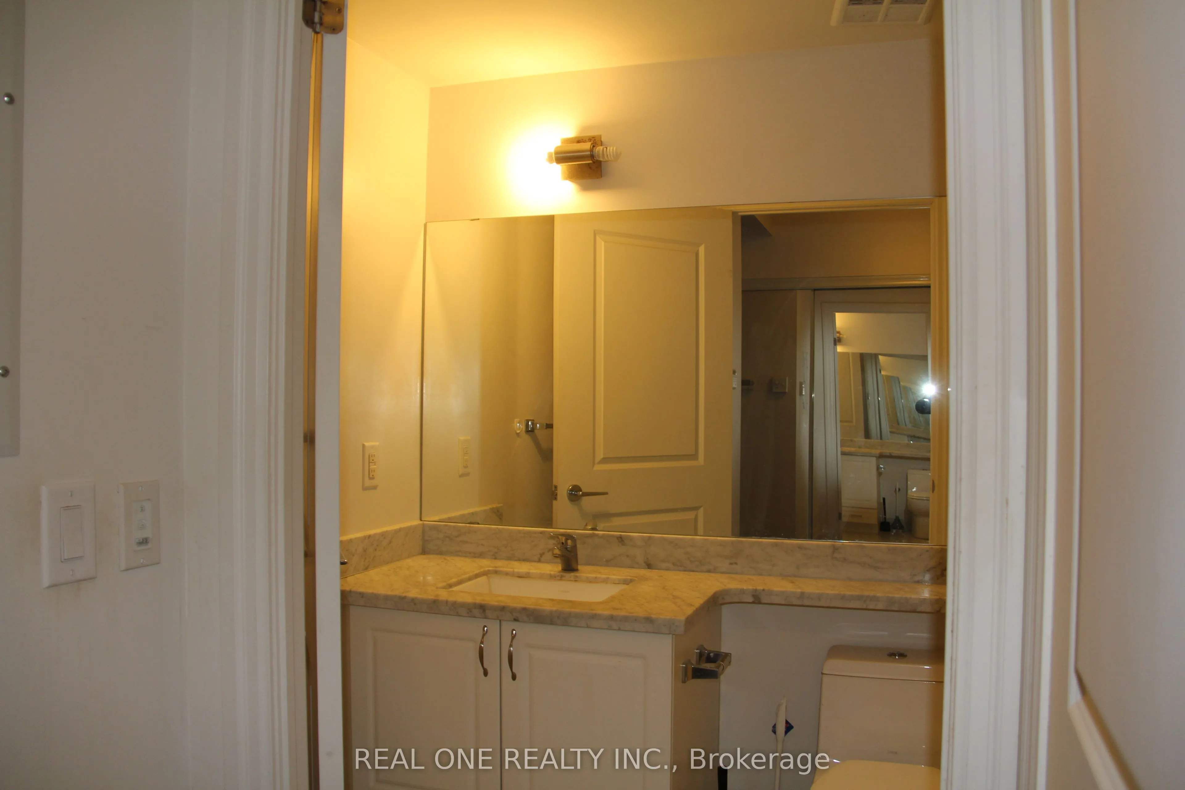 111 Upper Duke Crescent, #210