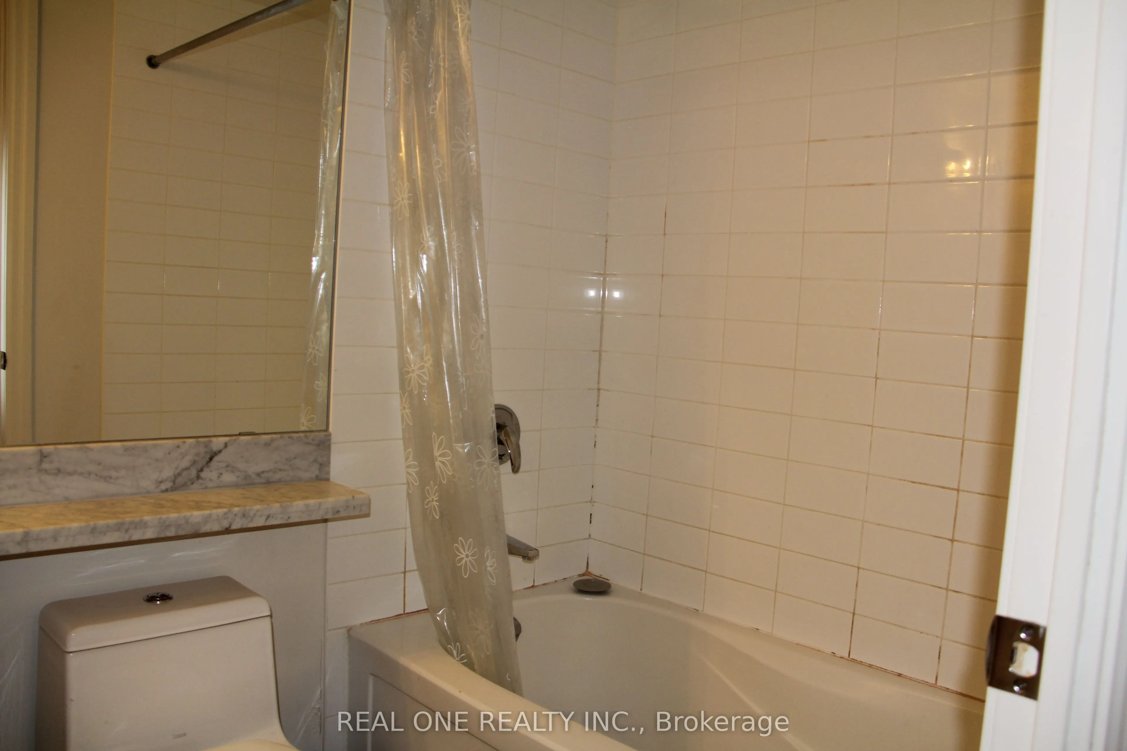 111 Upper Duke Crescent, #210