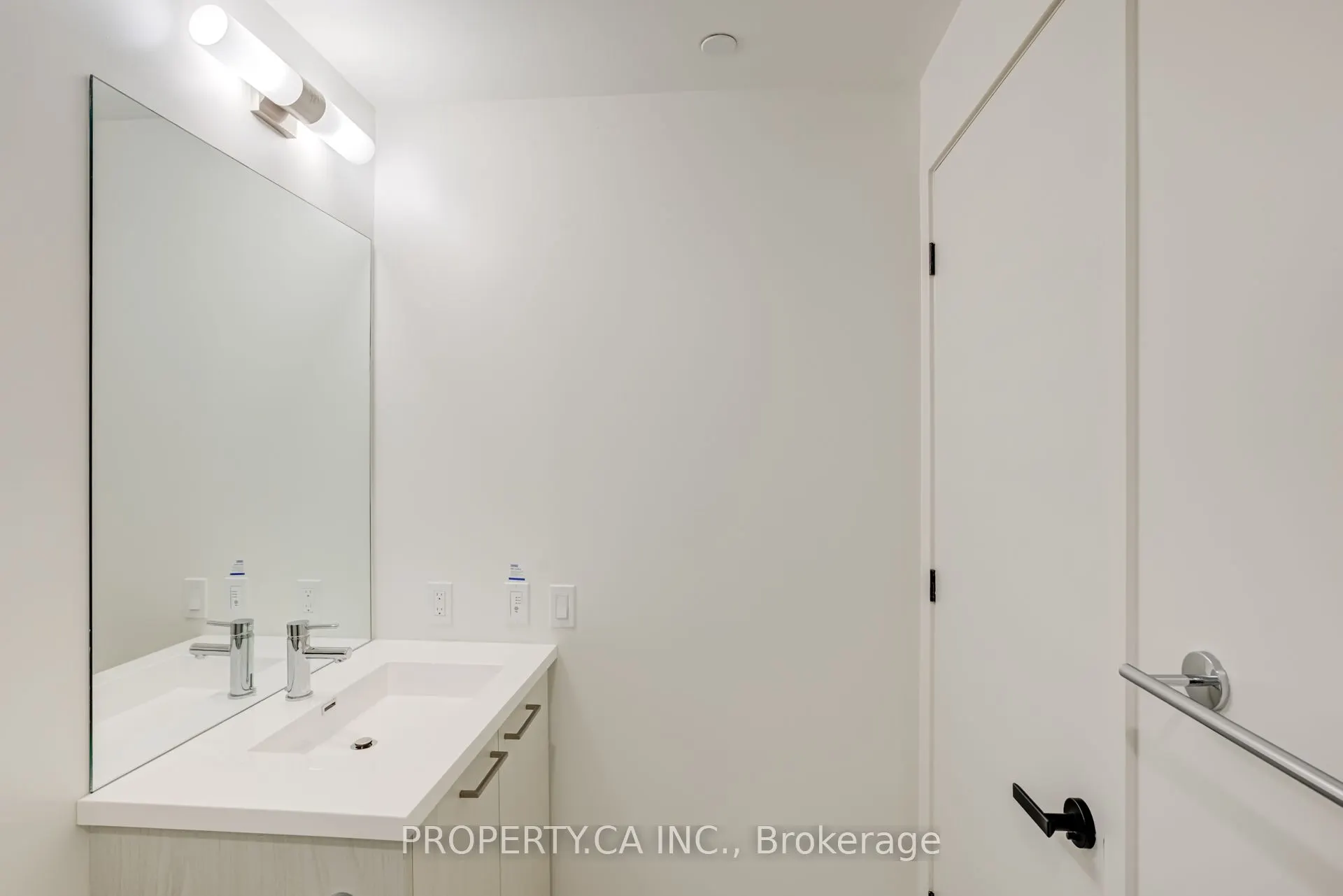 28 Interchange Way, #3005