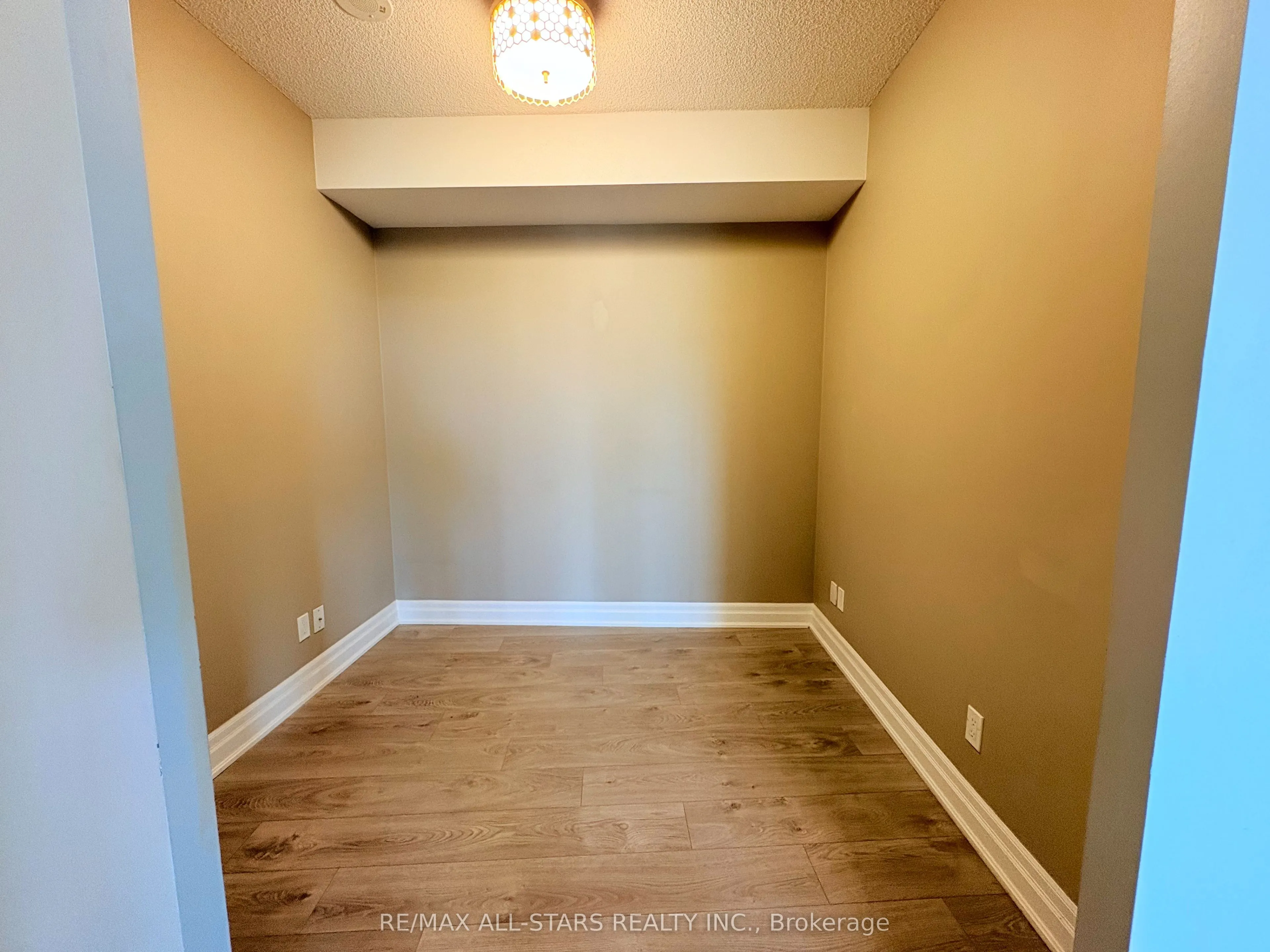 10 Rouge Valley Drive W, #622