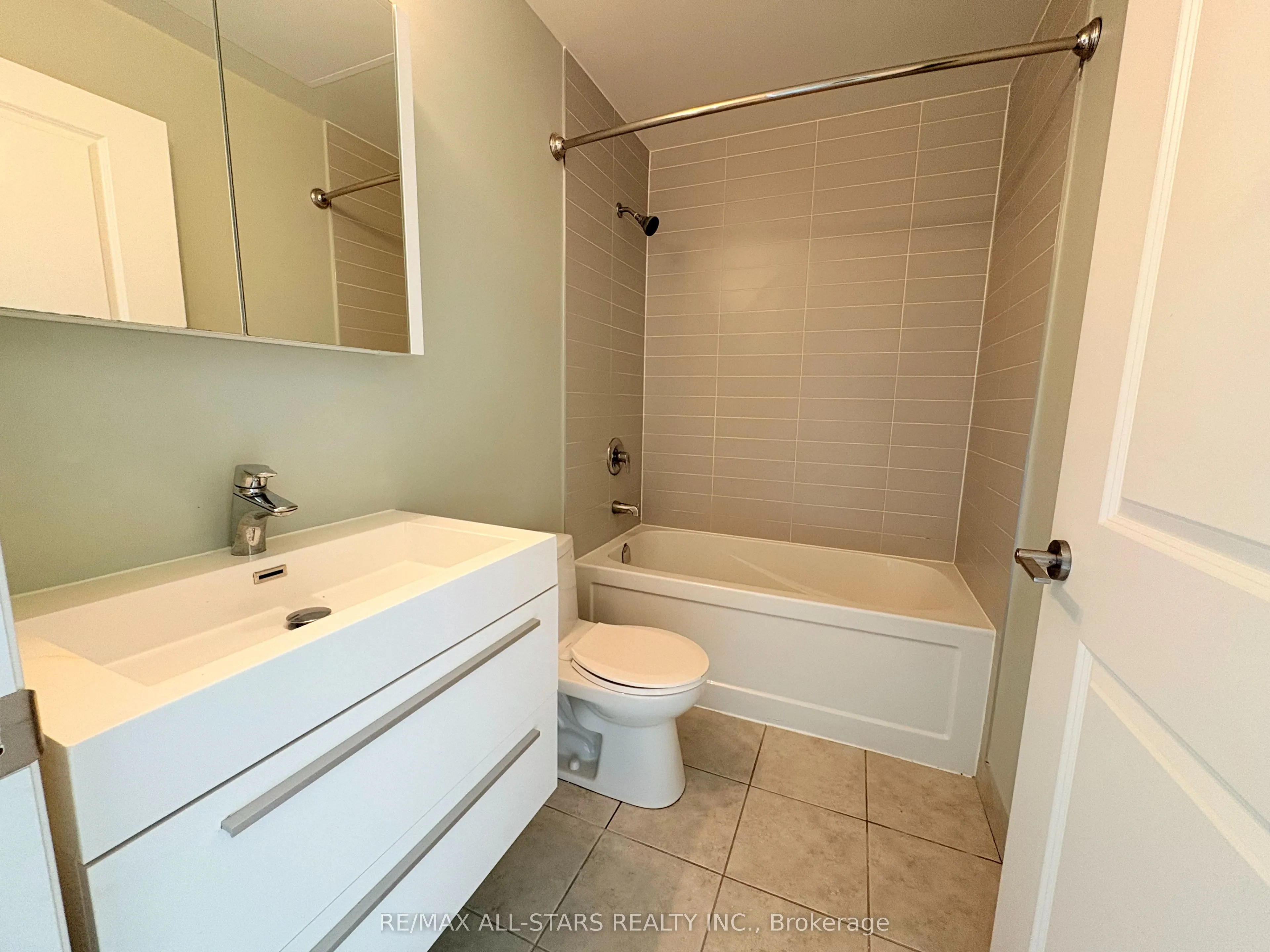 10 Rouge Valley Drive W, #622