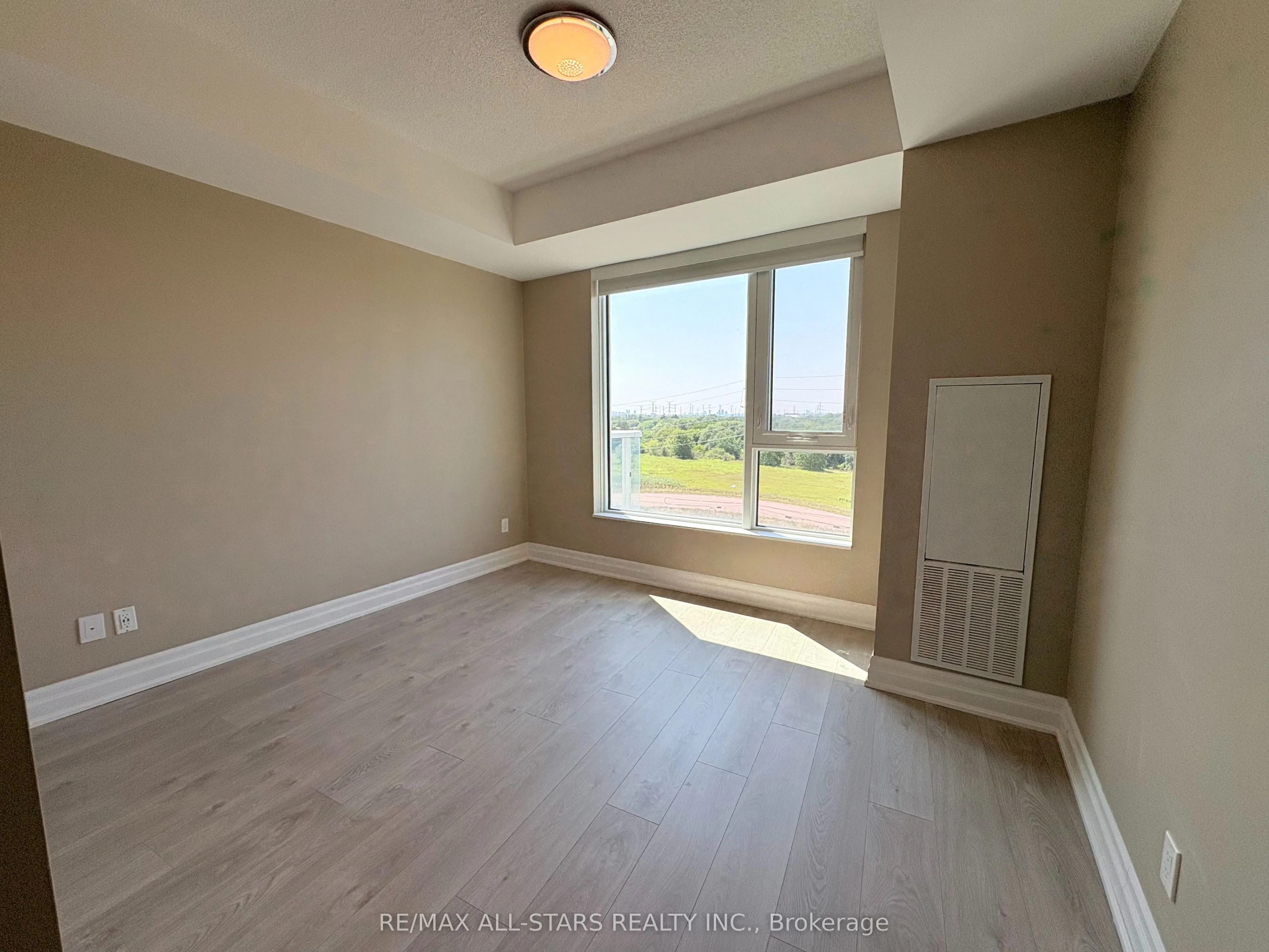 10 Rouge Valley Drive W, #622