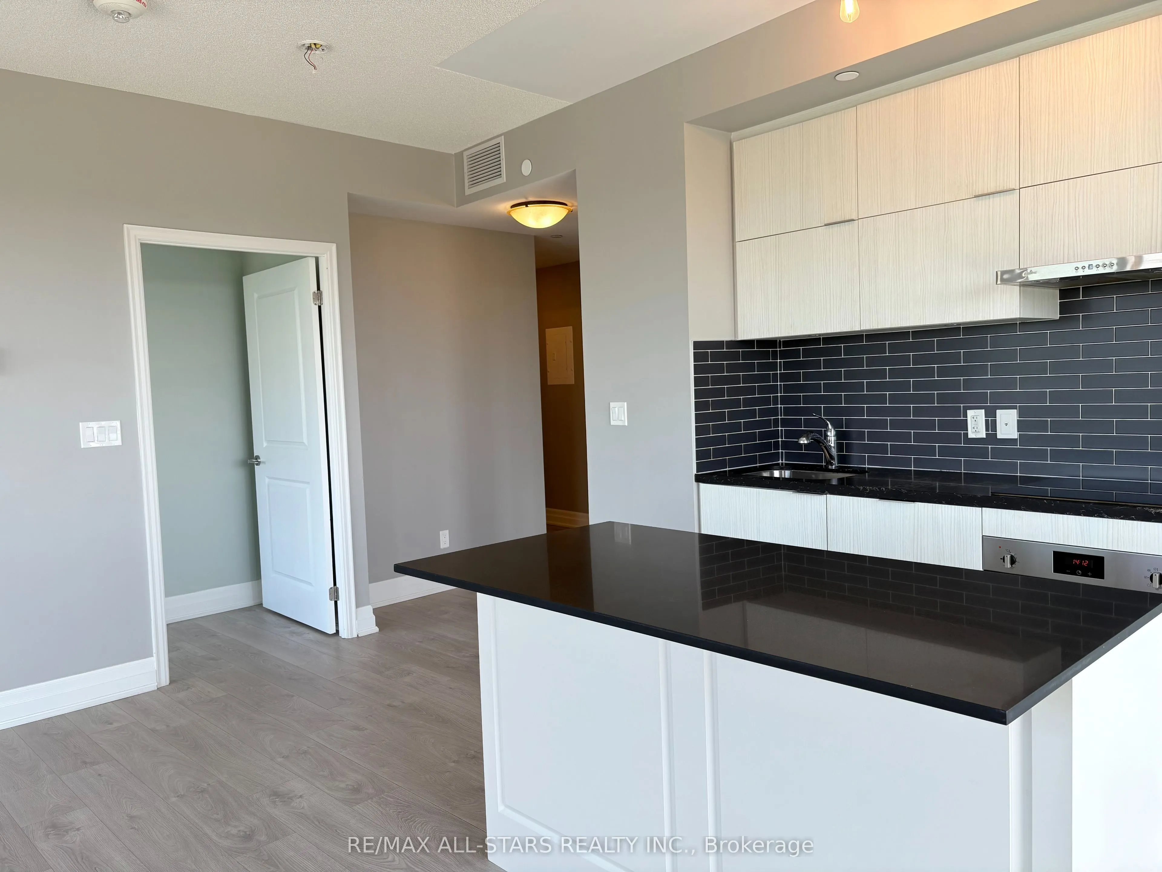 10 Rouge Valley Drive W, #622