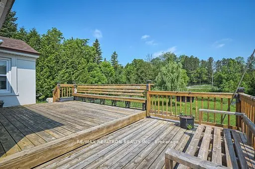2821 Mount Albert Road