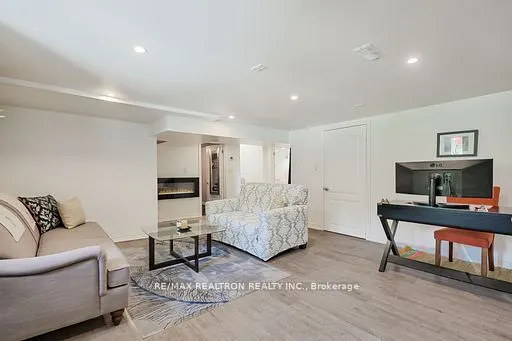 2821 Mount Albert Road