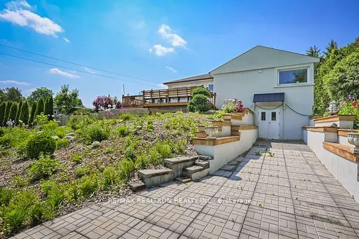 2821 Mount Albert Road