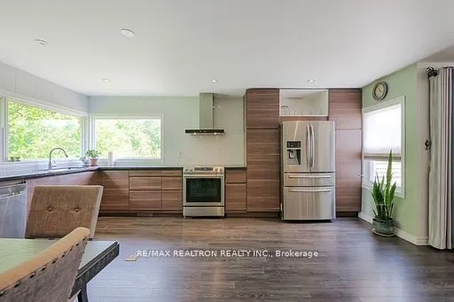 2821 Mount Albert Road