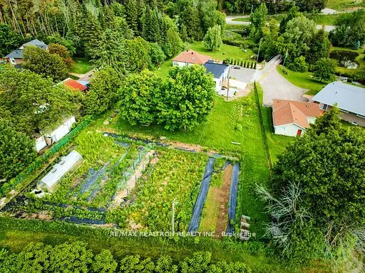 2821 Mount Albert Road