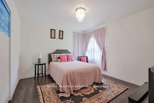 2821 Mount Albert Road