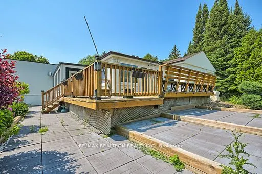 2821 Mount Albert Road