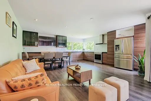 2821 Mount Albert Road
