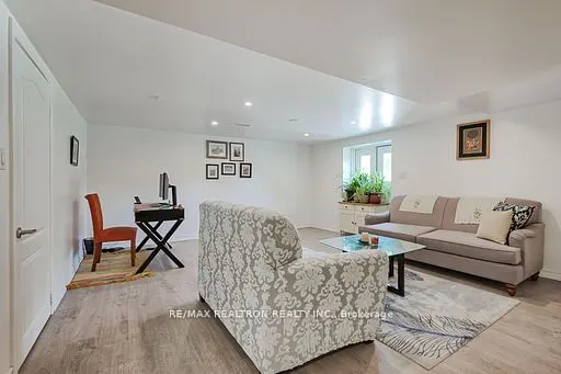 2821 Mount Albert Road