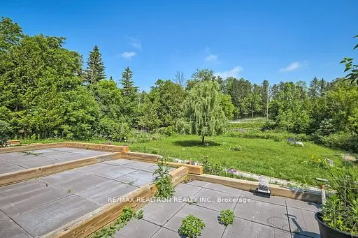 2821 Mount Albert Road