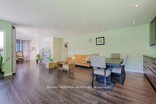 2821 Mount Albert Road