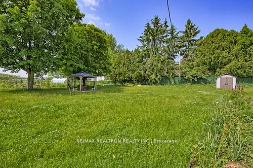 2821 Mount Albert Road